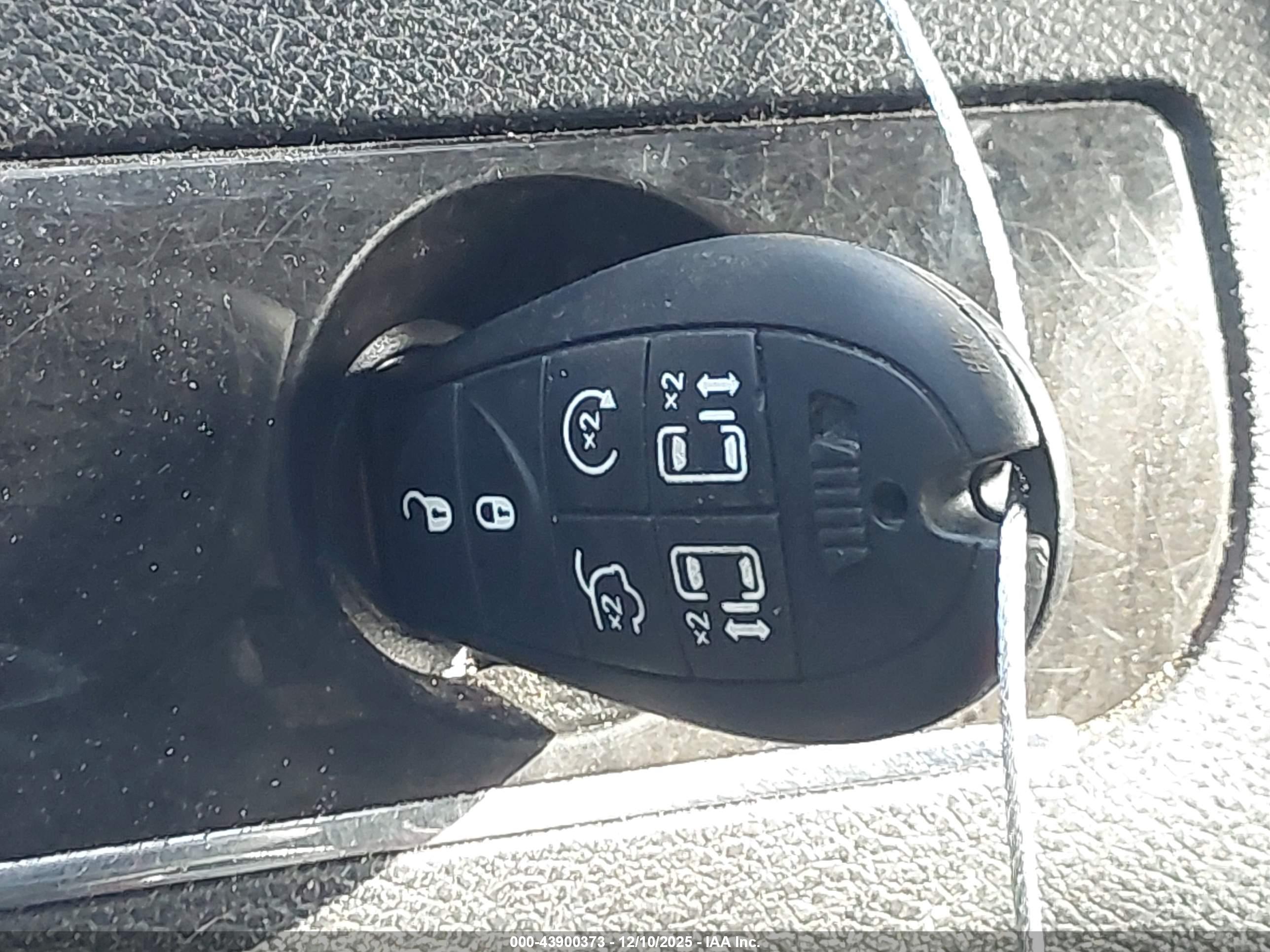 CHRYSLER TOWN image 11