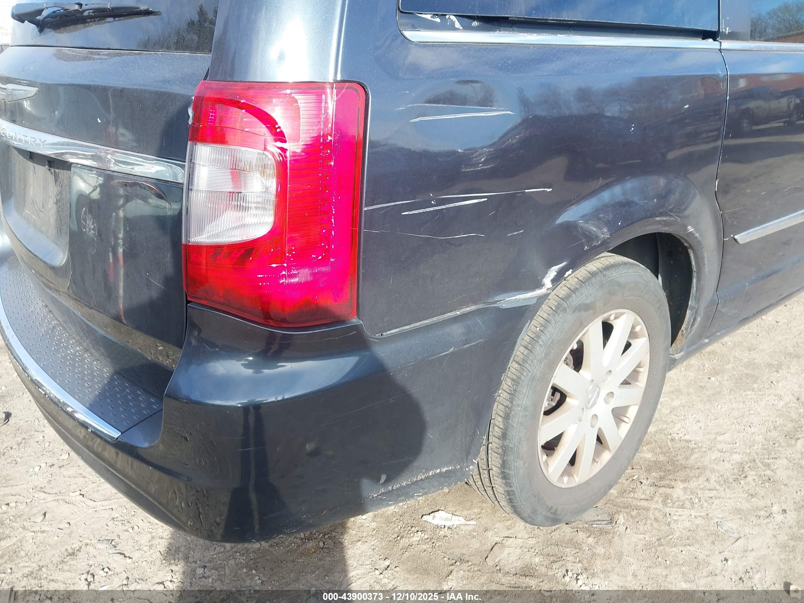 CHRYSLER TOWN image 6