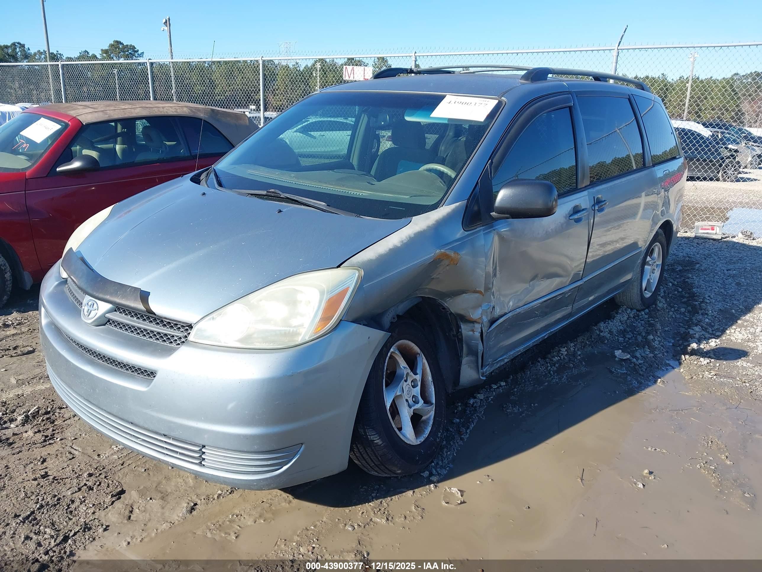 TOYOTA SIENNA image 2