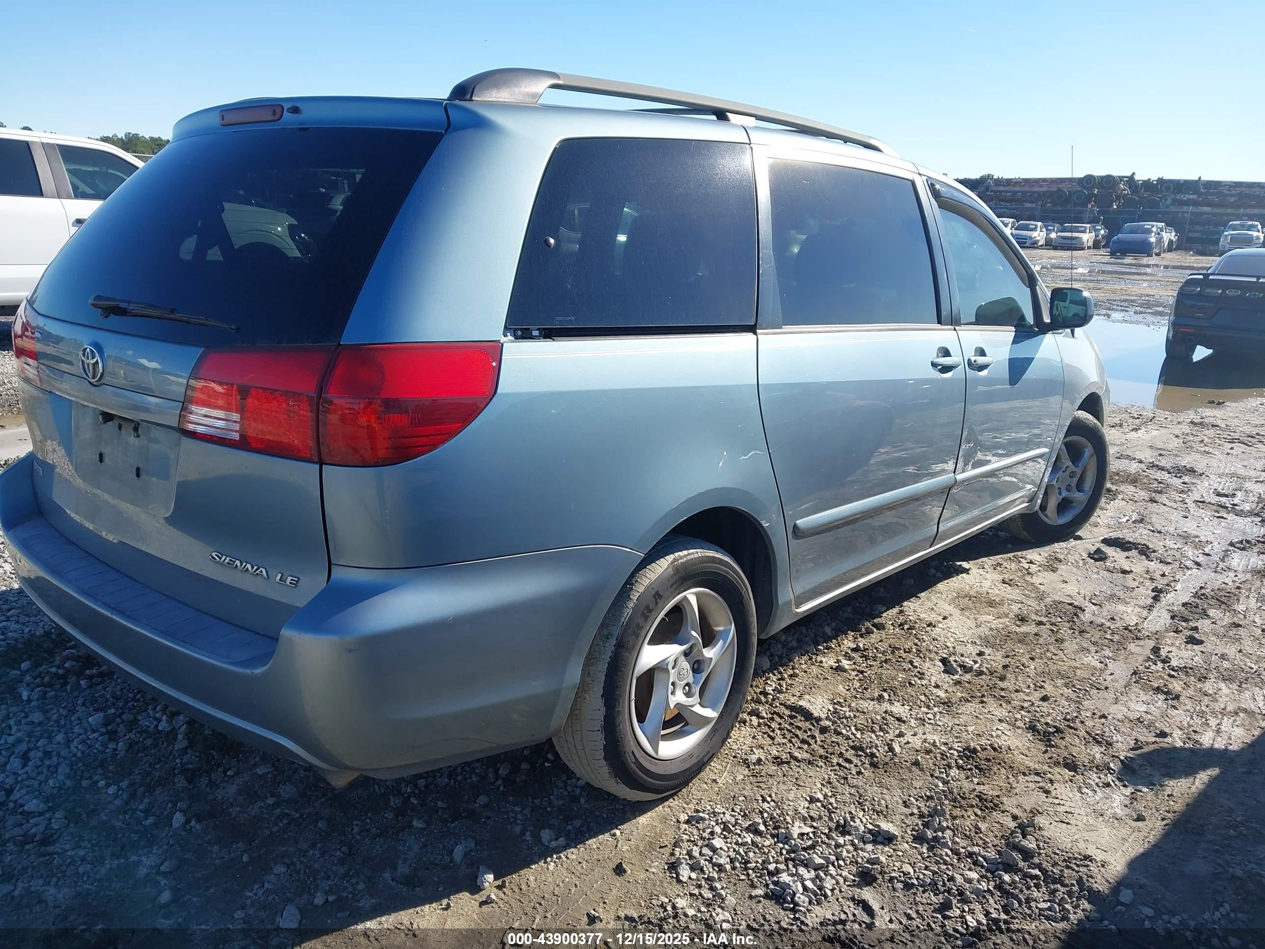 TOYOTA SIENNA image 4
