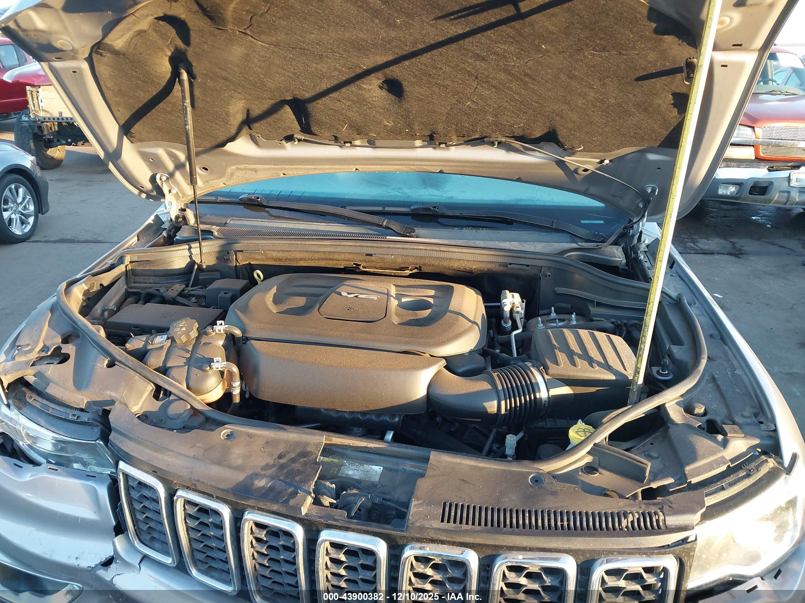 JEEP GRAND image 10
