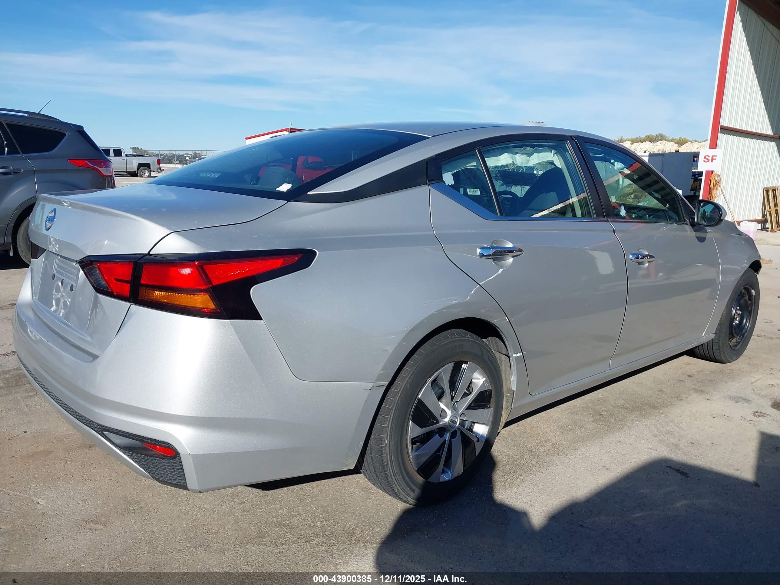 NISSAN ALTIMA image 4