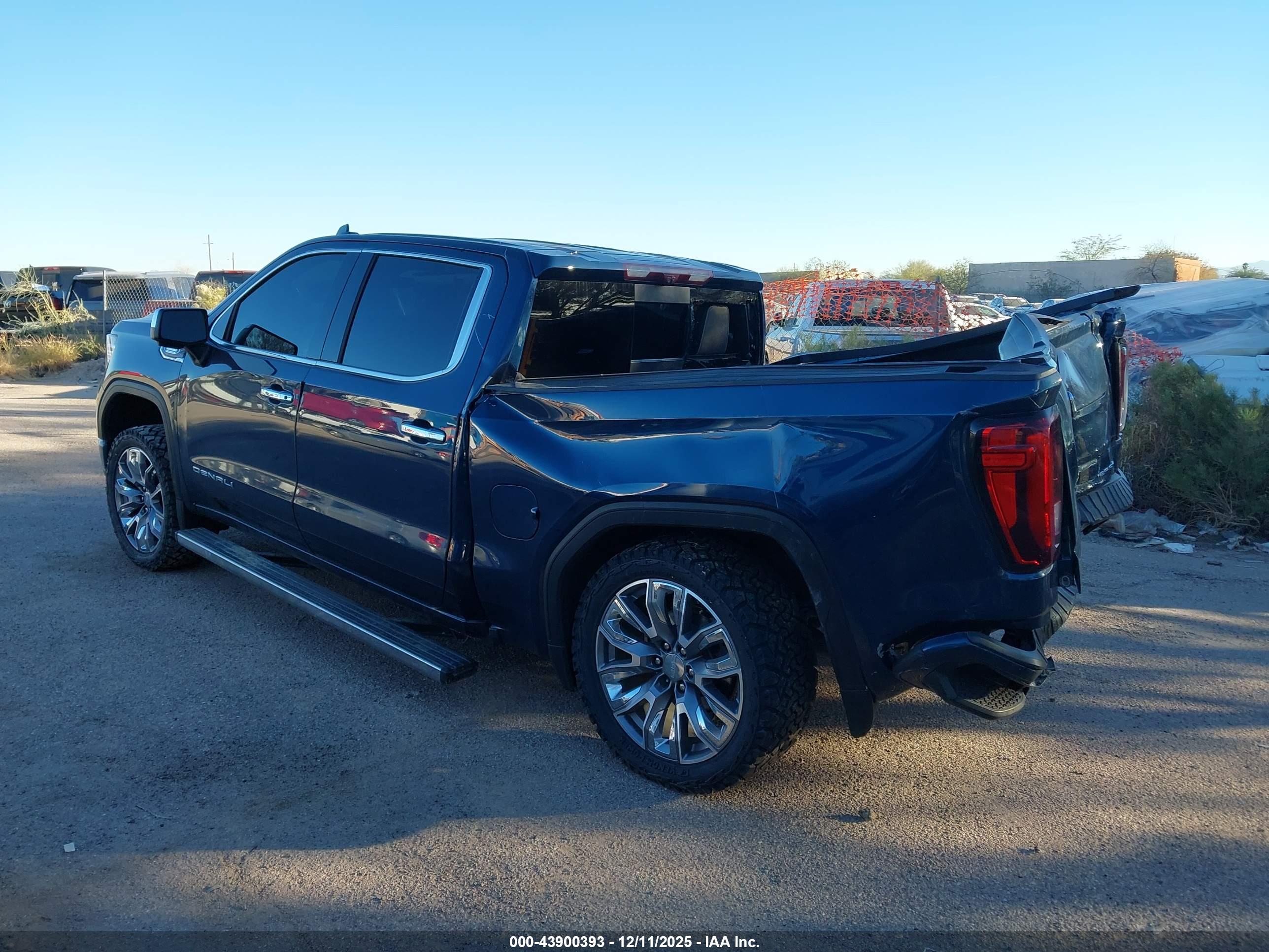 GMC SIERRA image 3
