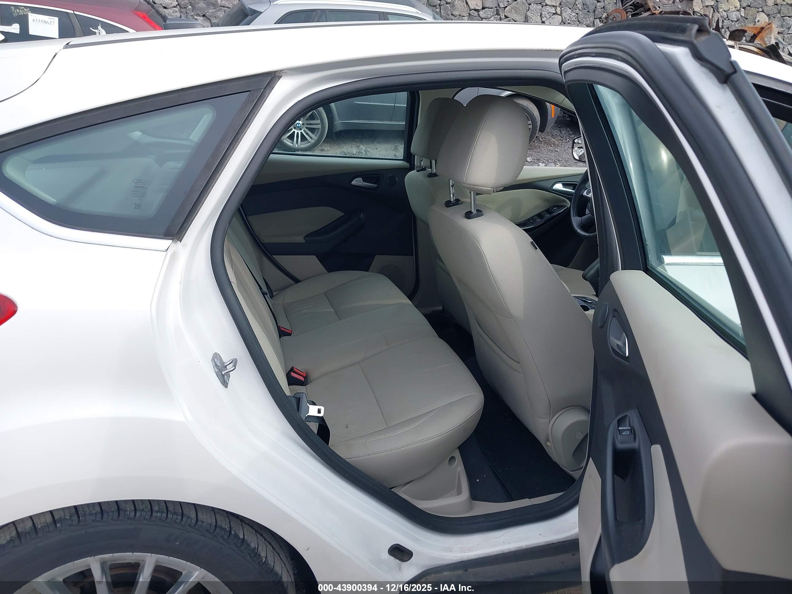 FORD FOCUS image 8