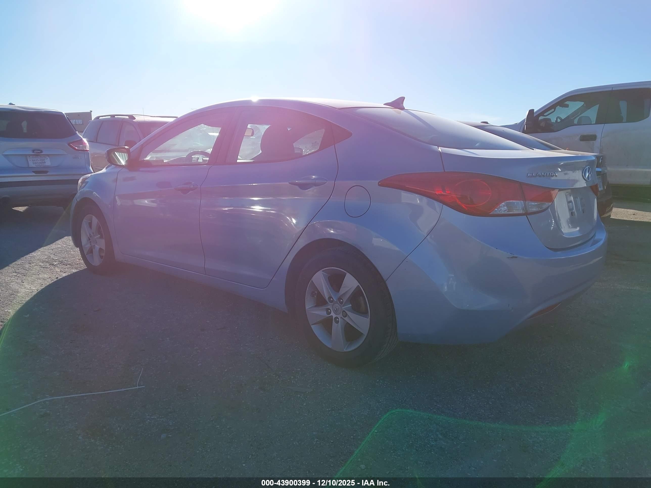 HYUNDAI ELANTRA image 3