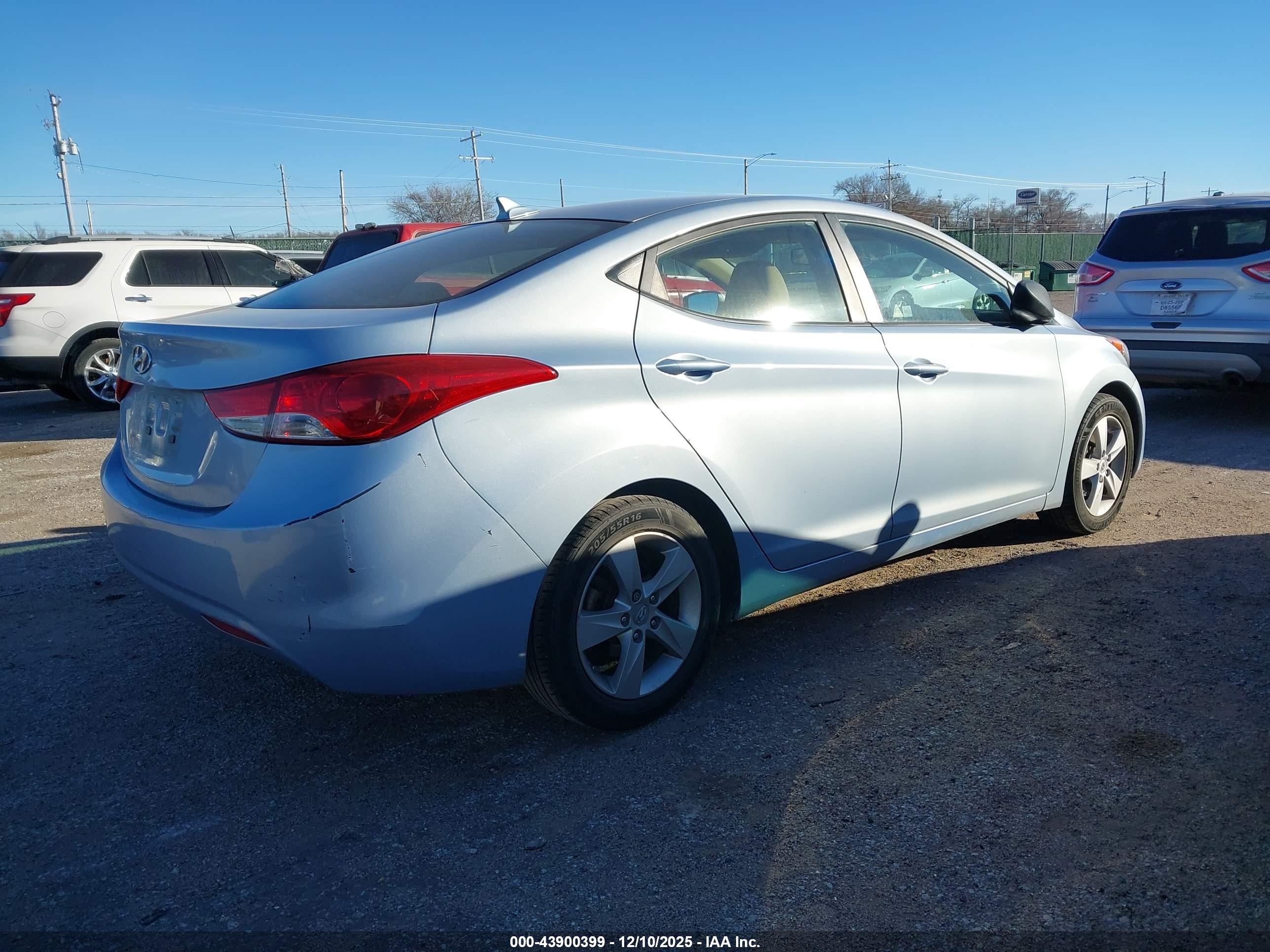 HYUNDAI ELANTRA image 4