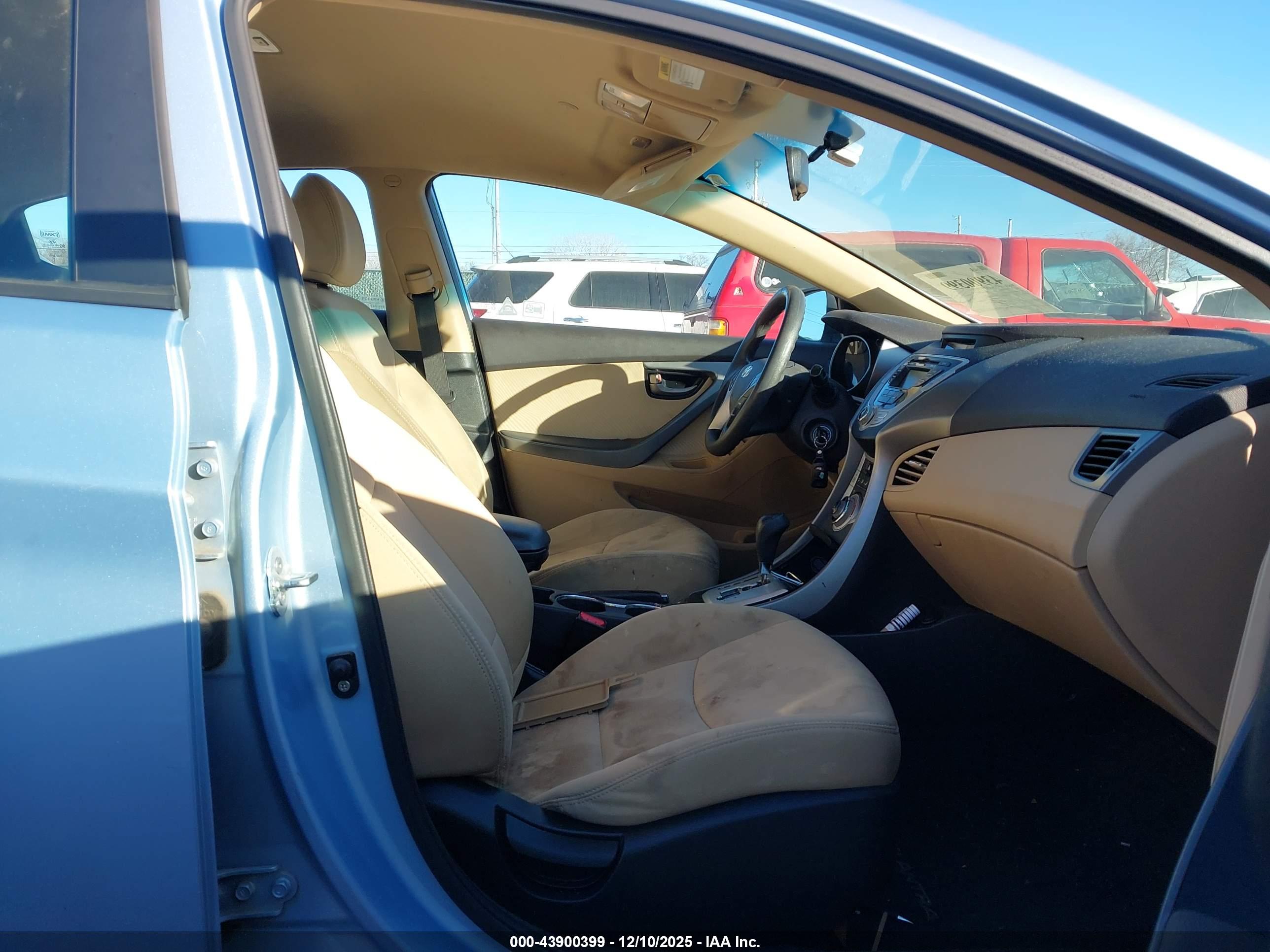HYUNDAI ELANTRA image 5