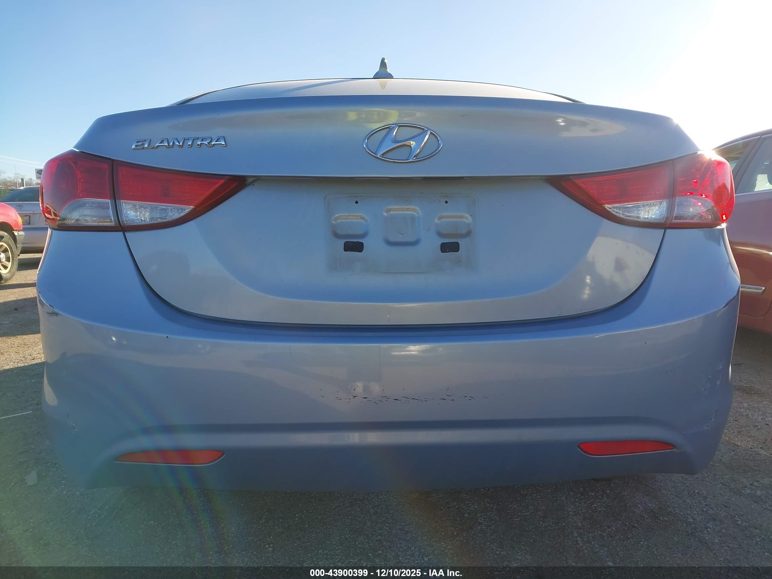 HYUNDAI ELANTRA image 6