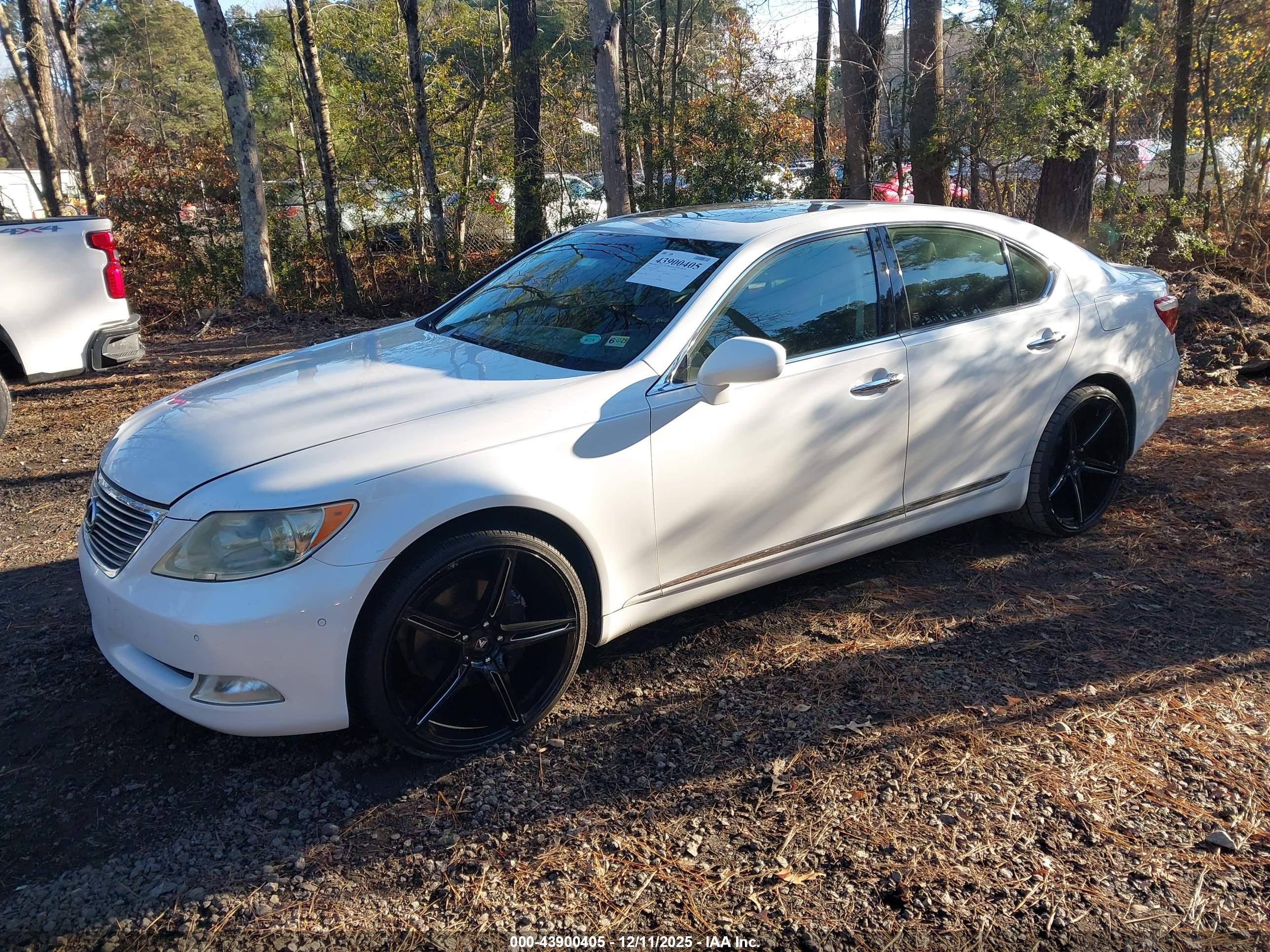 LEXUS LS image 2
