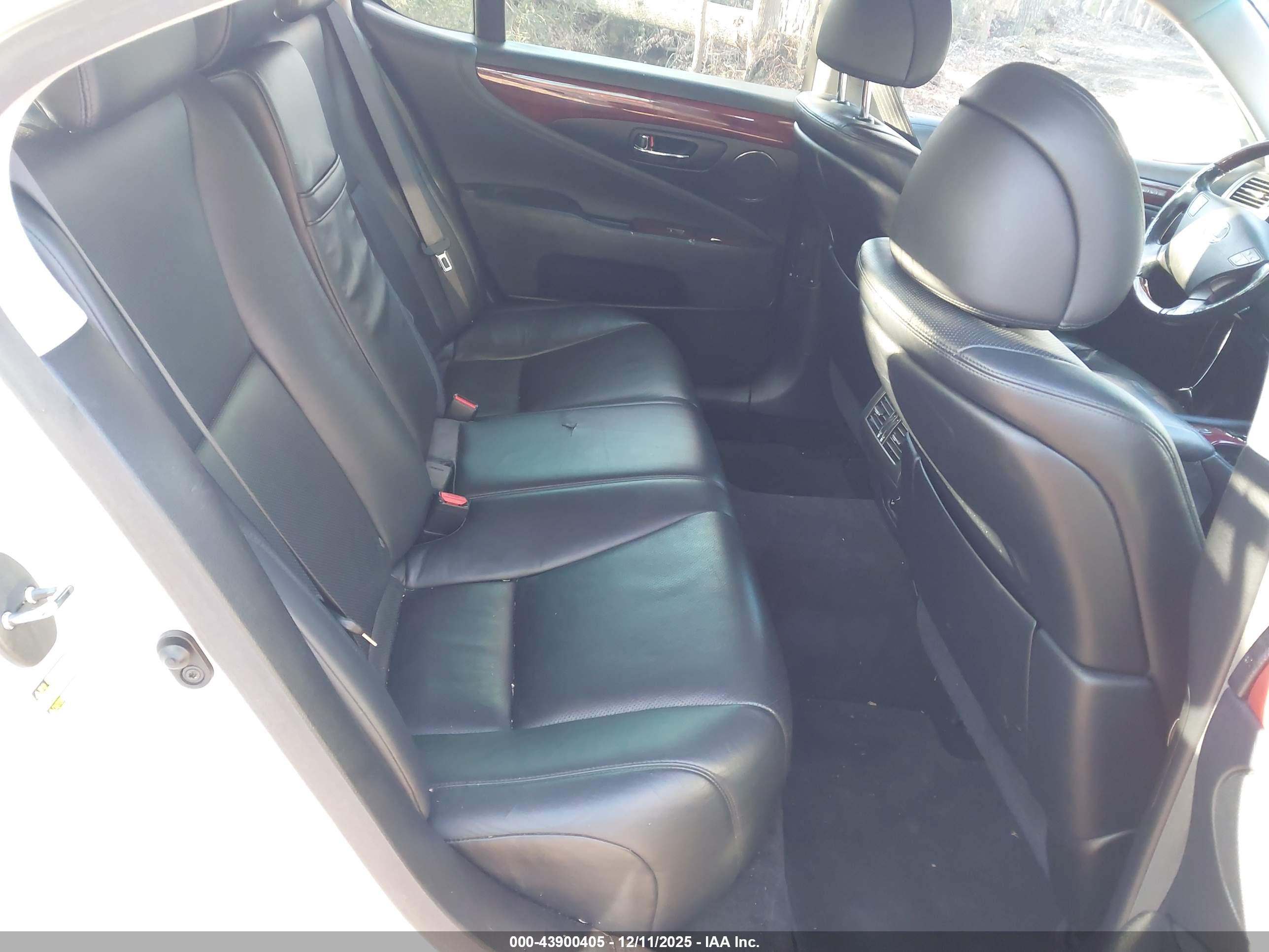 LEXUS LS image 8