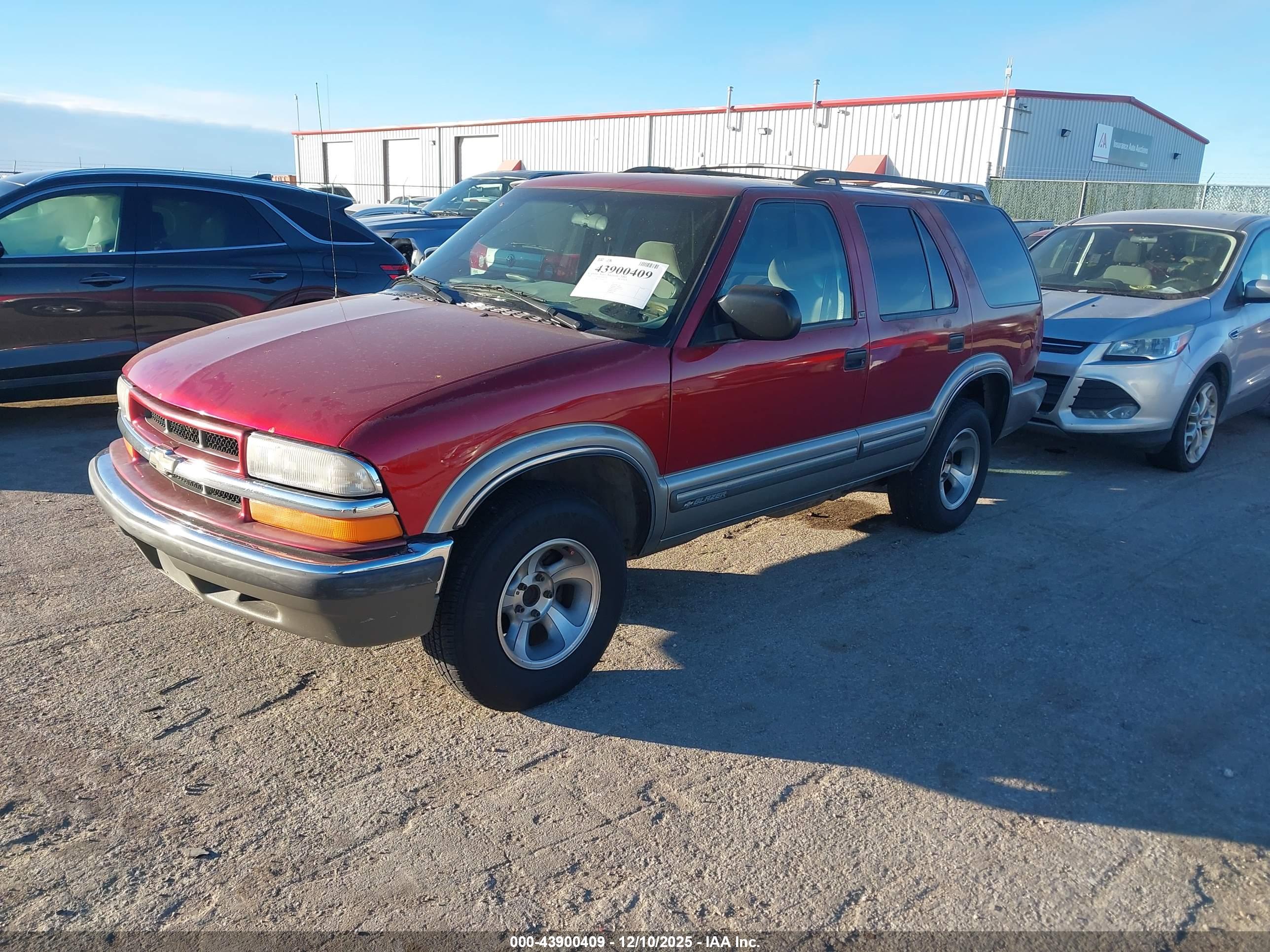 CHEVROLET BLAZER image 2