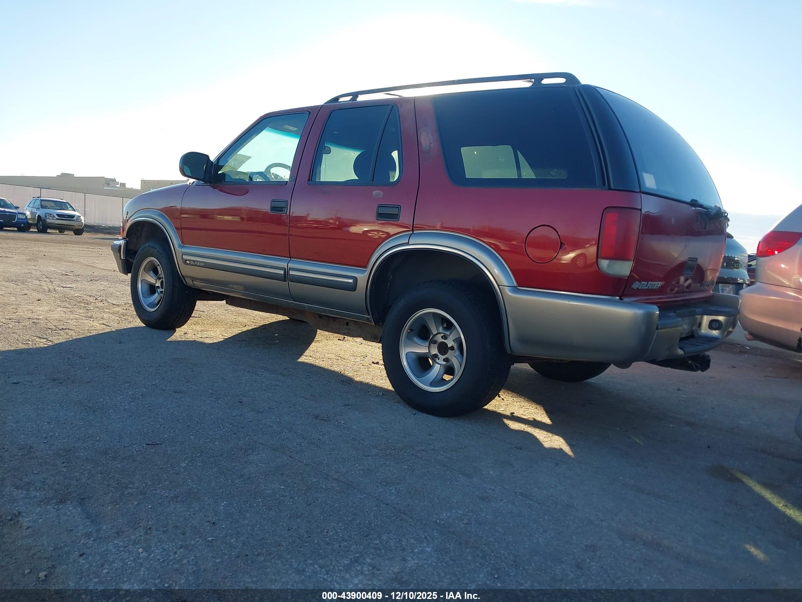 CHEVROLET BLAZER image 3