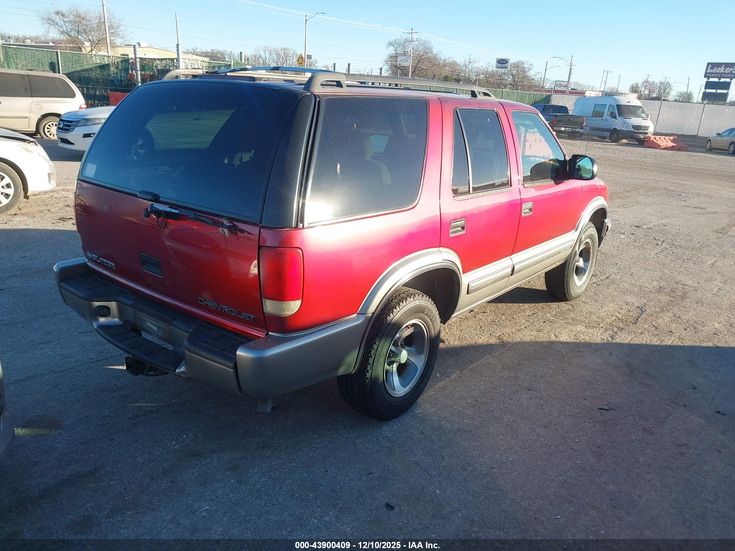 CHEVROLET BLAZER image 4