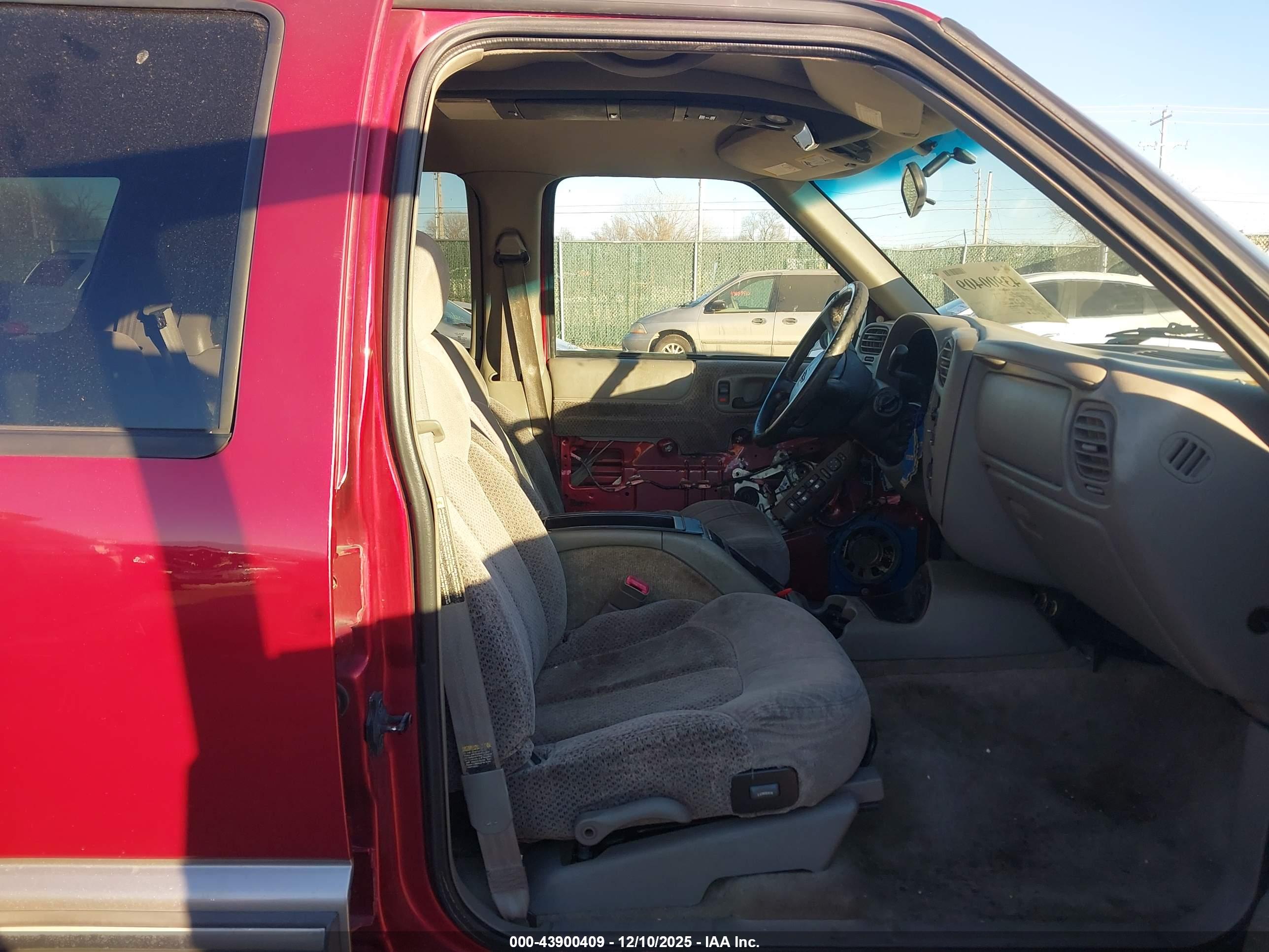 CHEVROLET BLAZER image 5