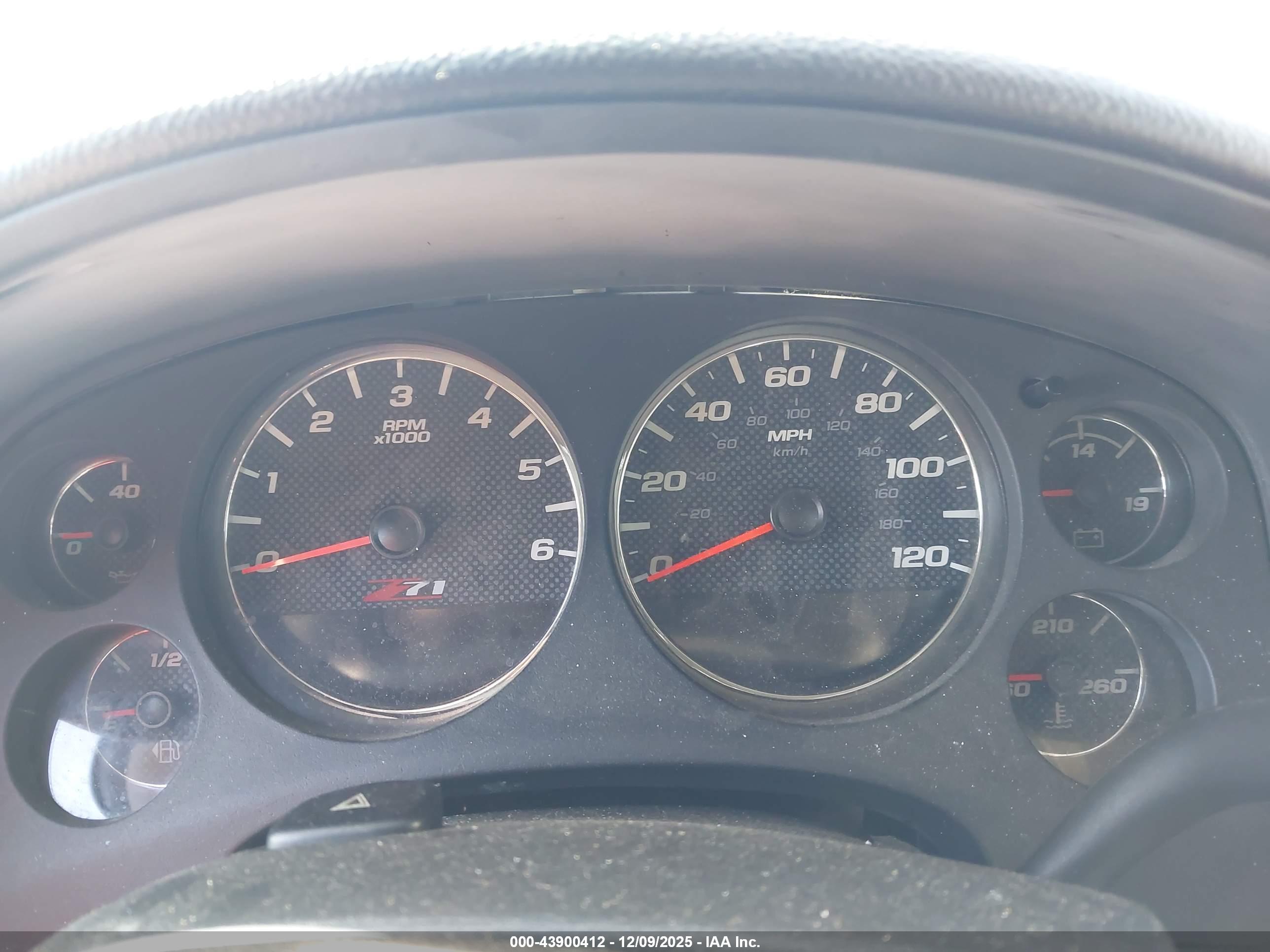 CHEVROLET TAHOE image 7