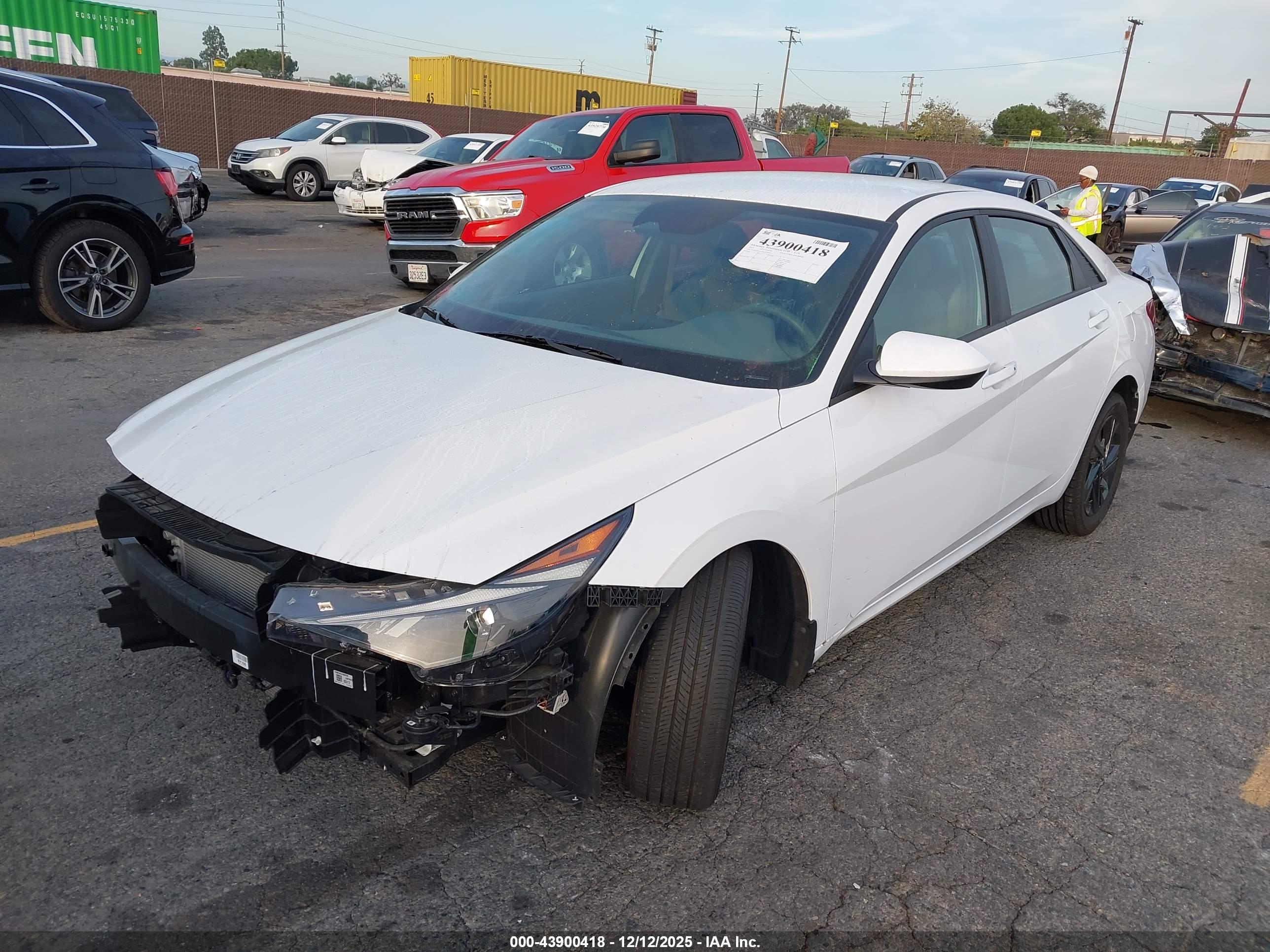 HYUNDAI ELANTRA image 2