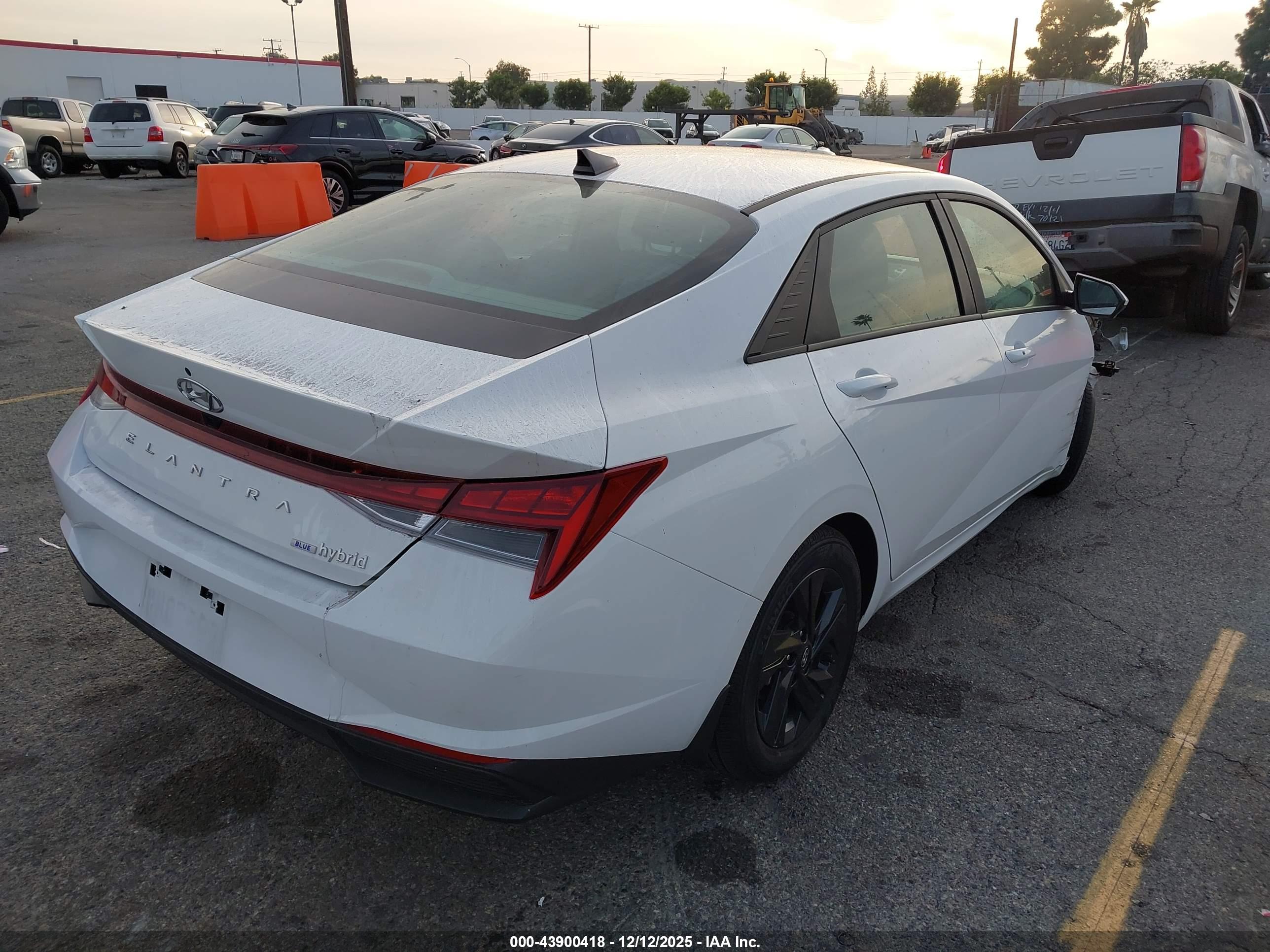 HYUNDAI ELANTRA image 4