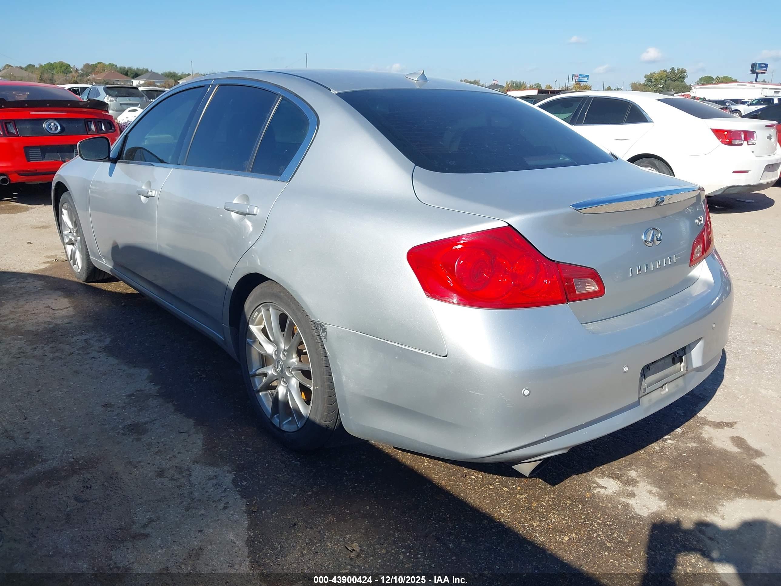 INFINITI G37 image 3