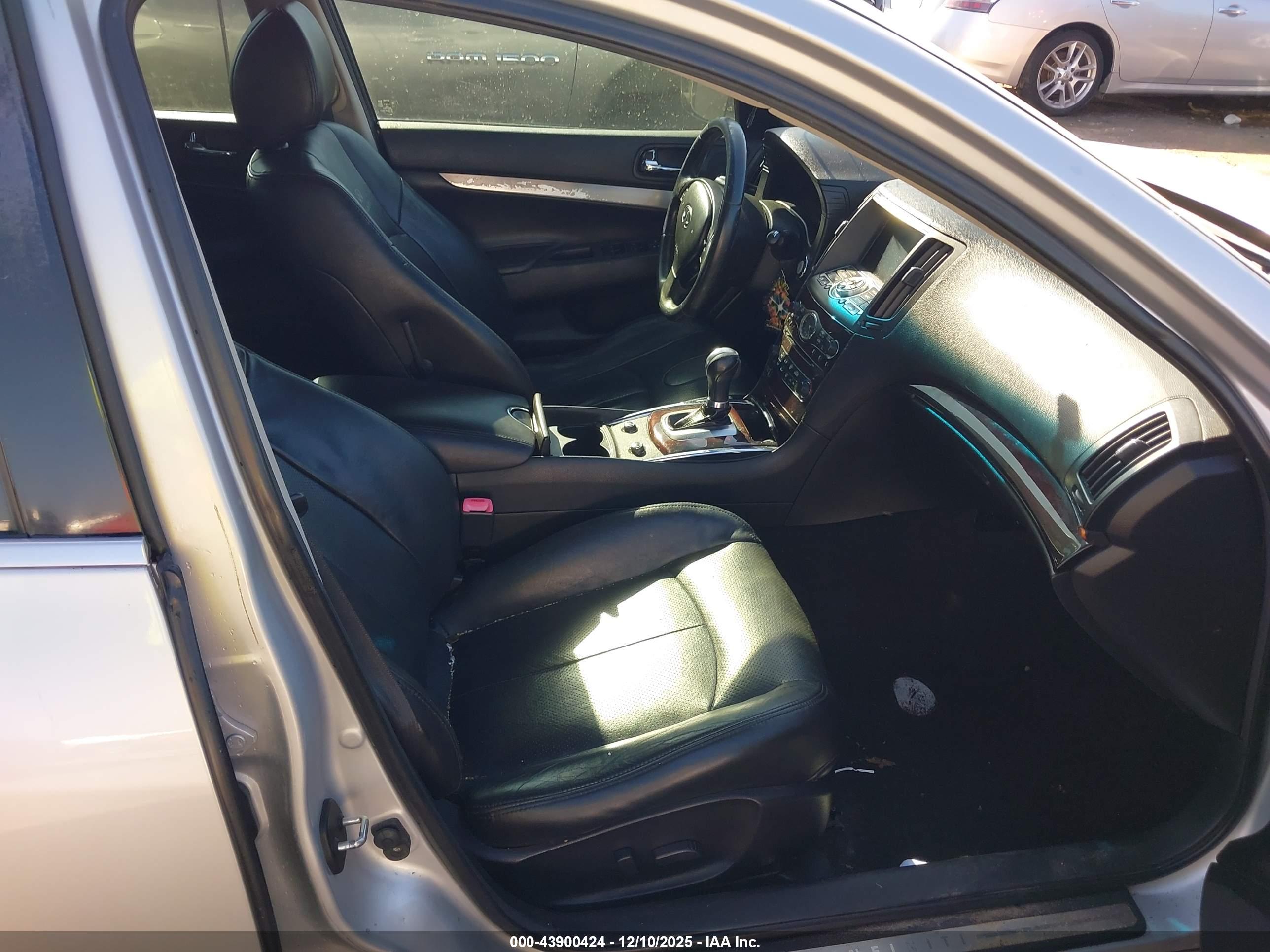 INFINITI G37 image 5