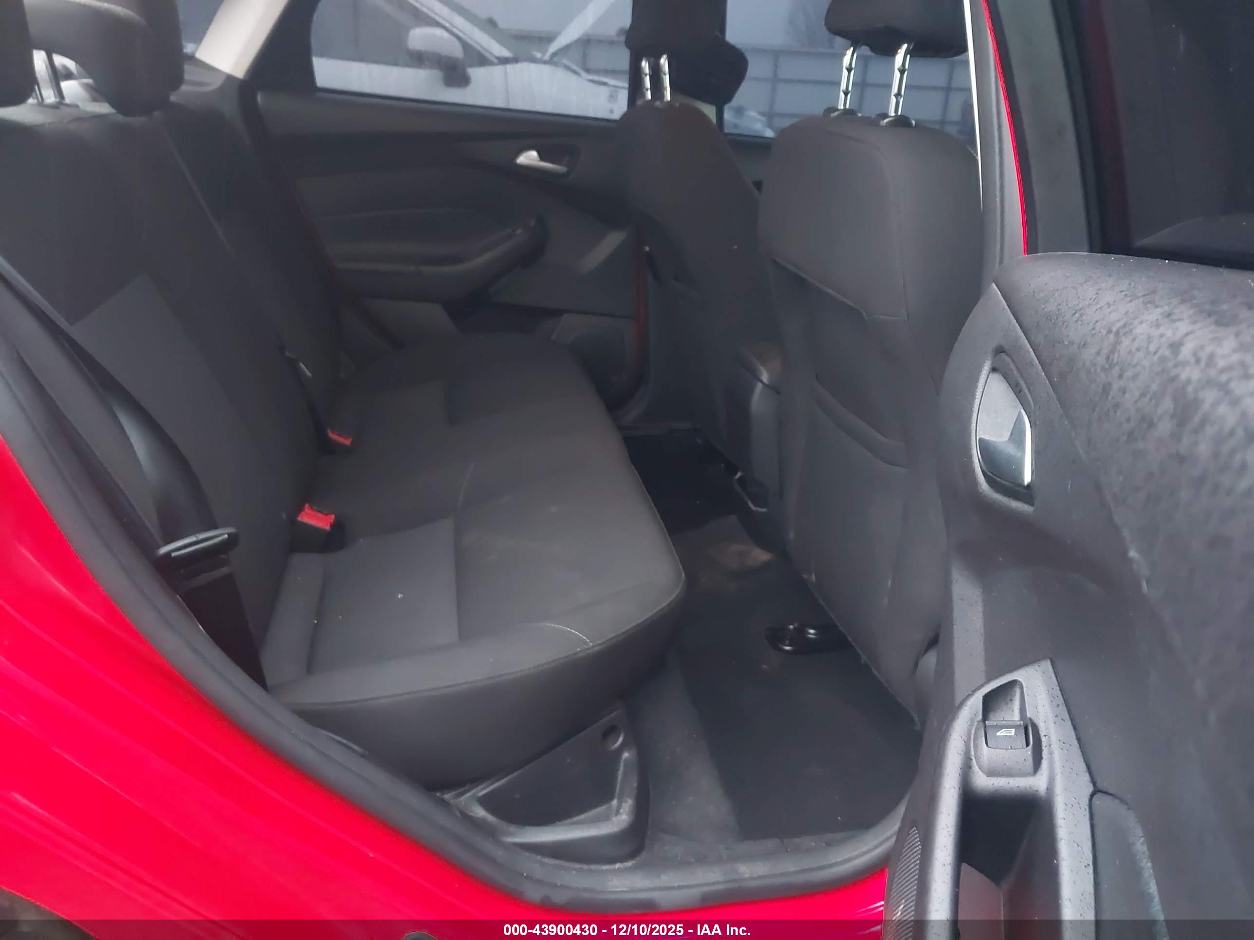 FORD FOCUS image 8