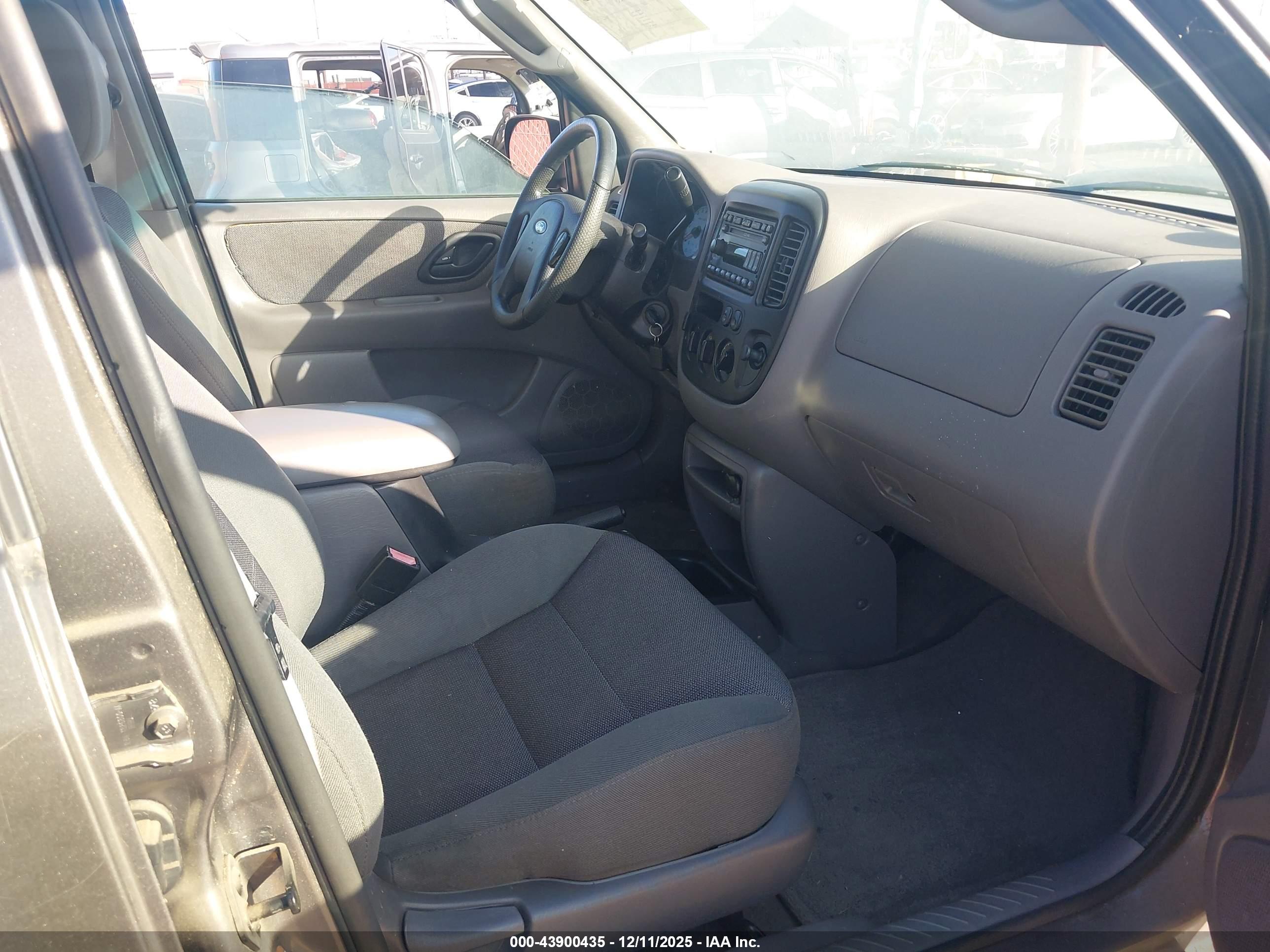 FORD ESCAPE image 5