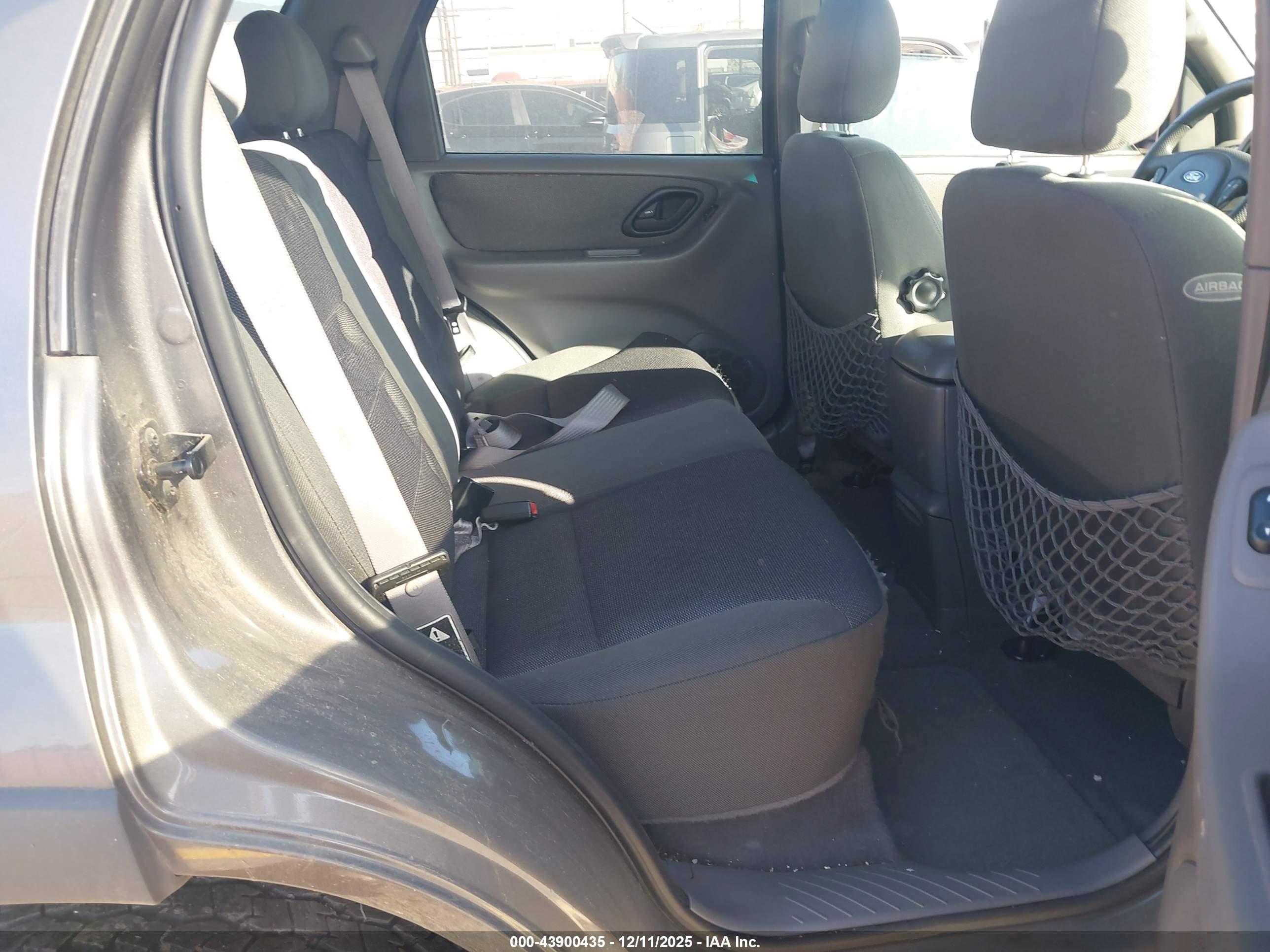 FORD ESCAPE image 8
