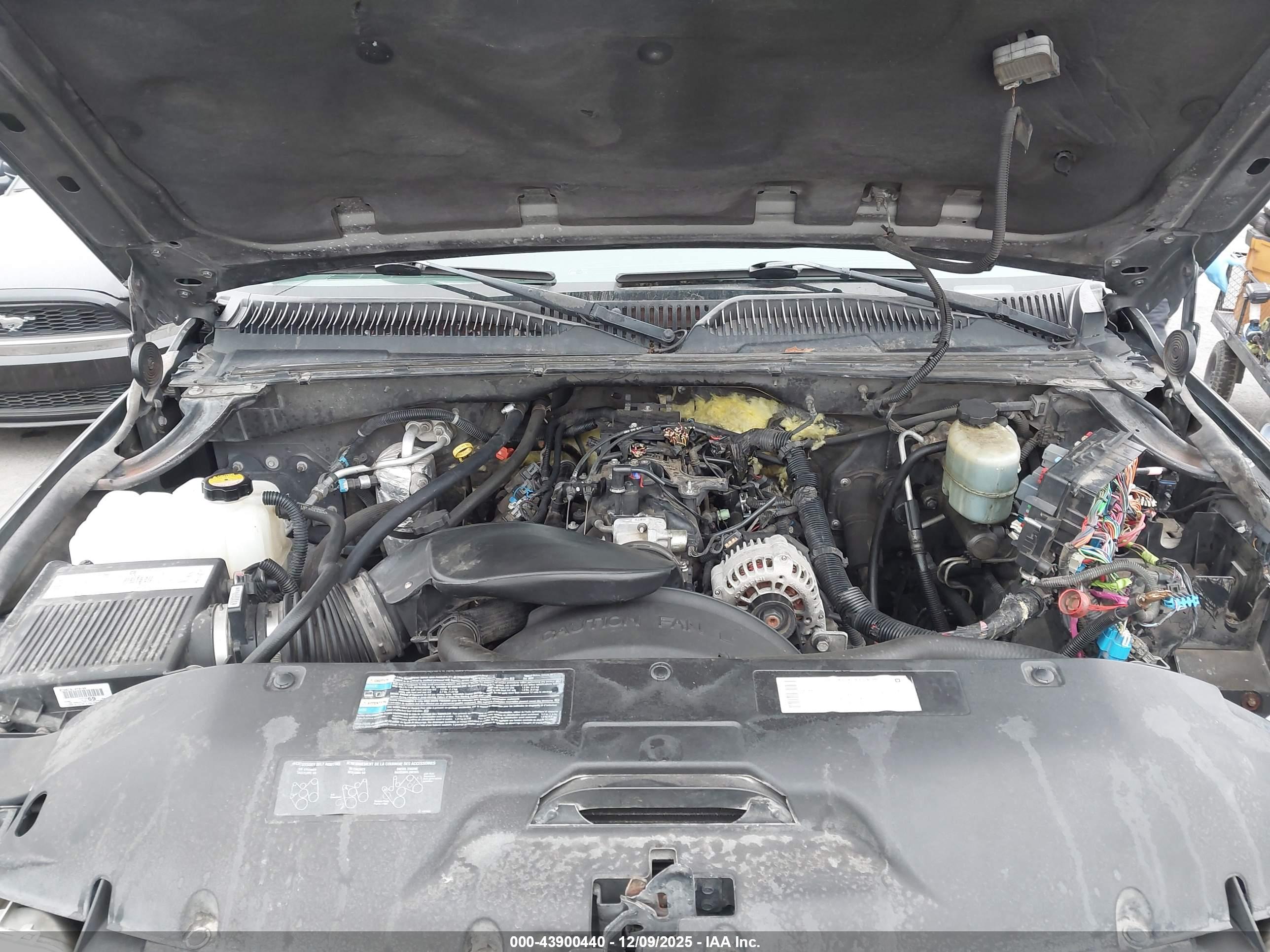 CHEVROLET SILVERADO image 10