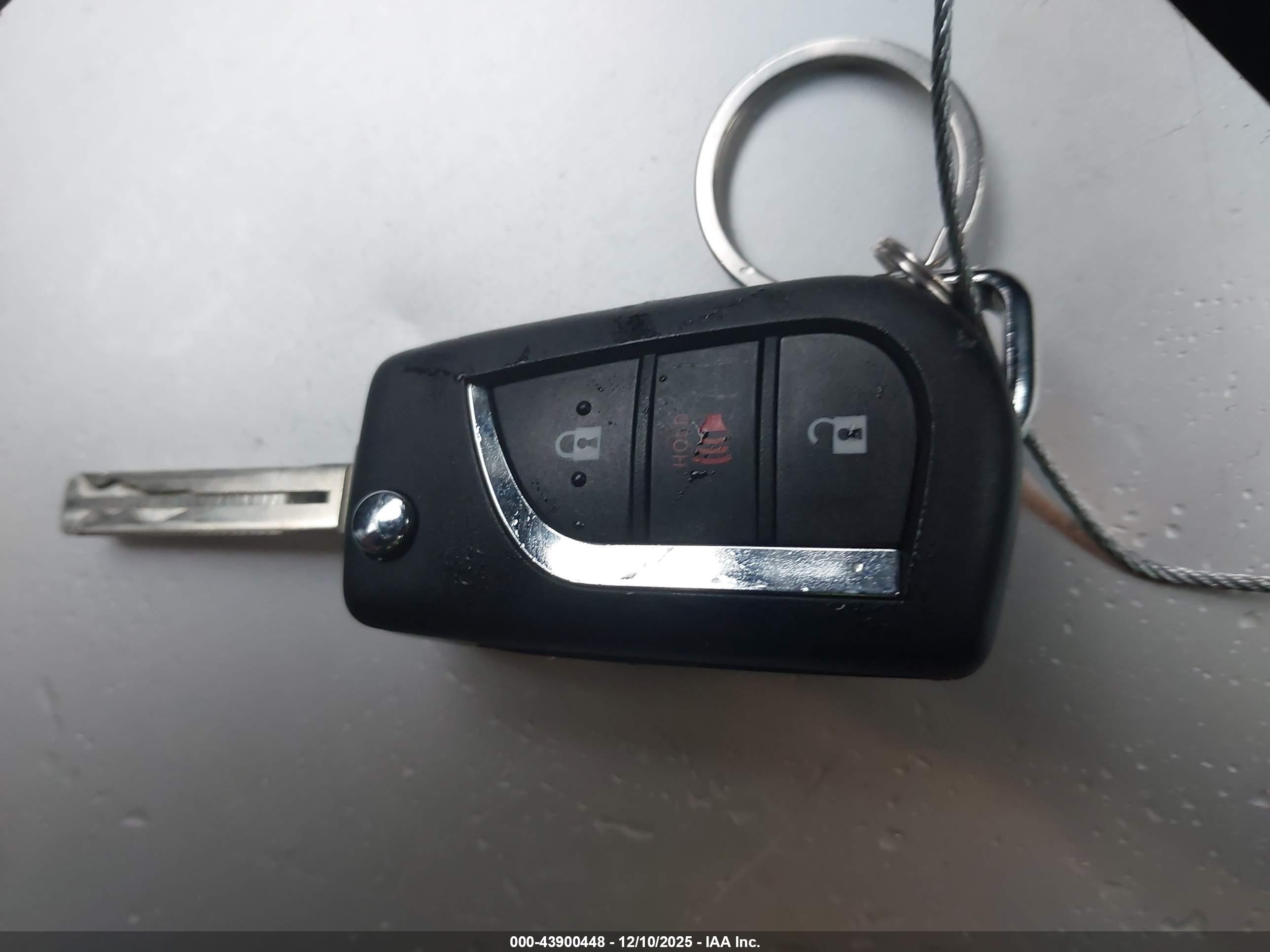 TOYOTA RAV4 image 11