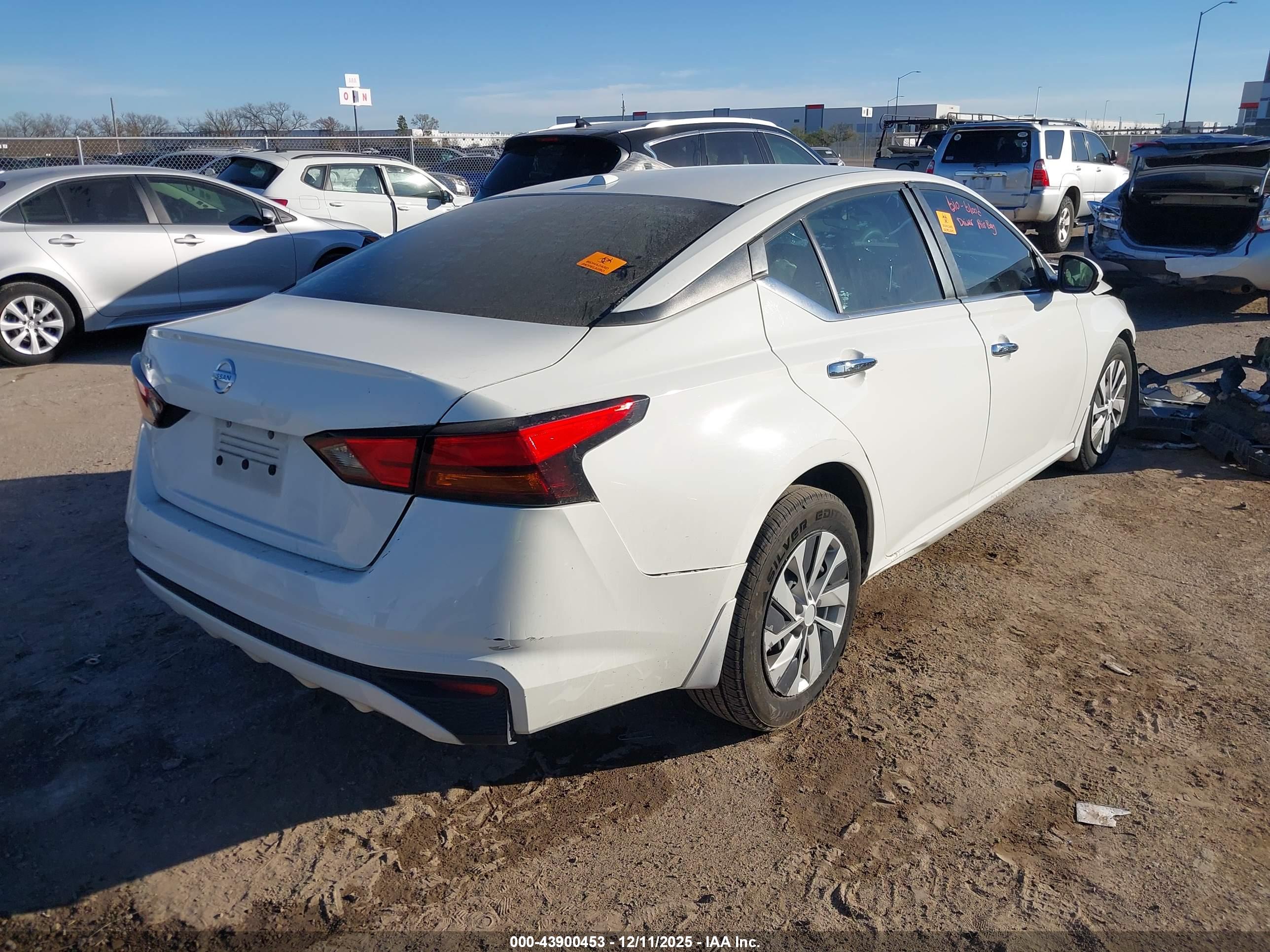 NISSAN ALTIMA image 4
