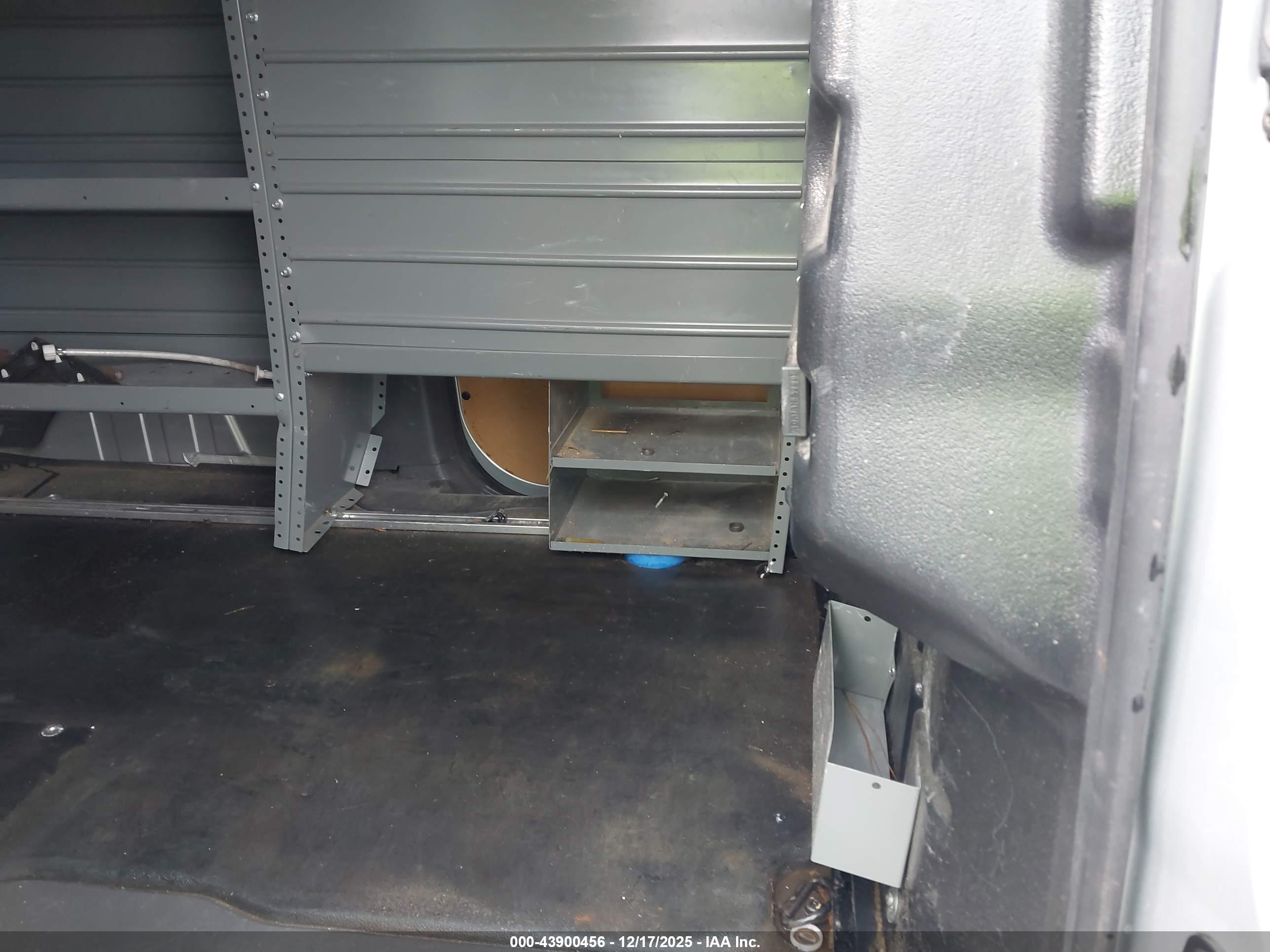 FORD TRANSIT image 8