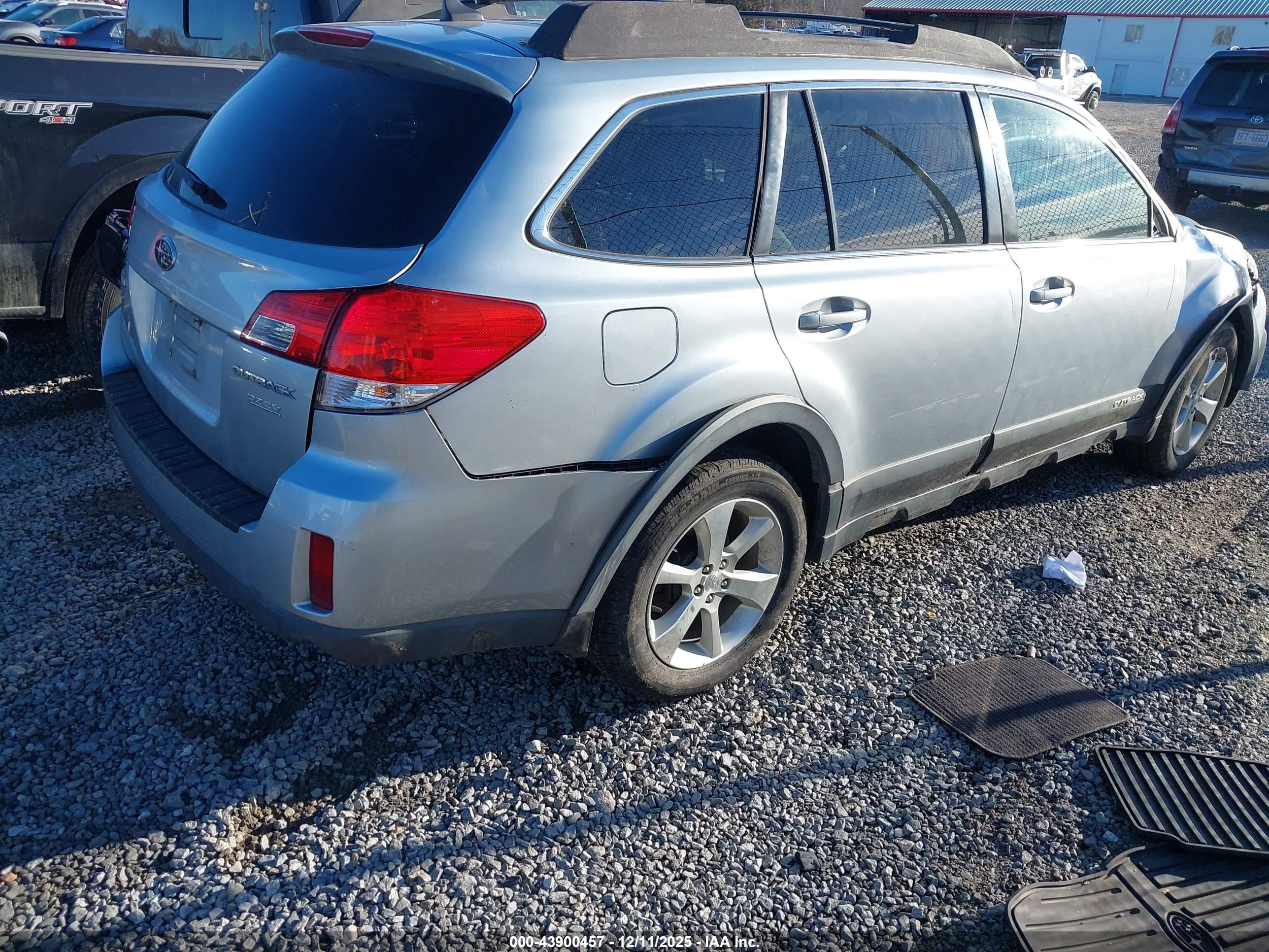 SUBARU OUTBACK image 4