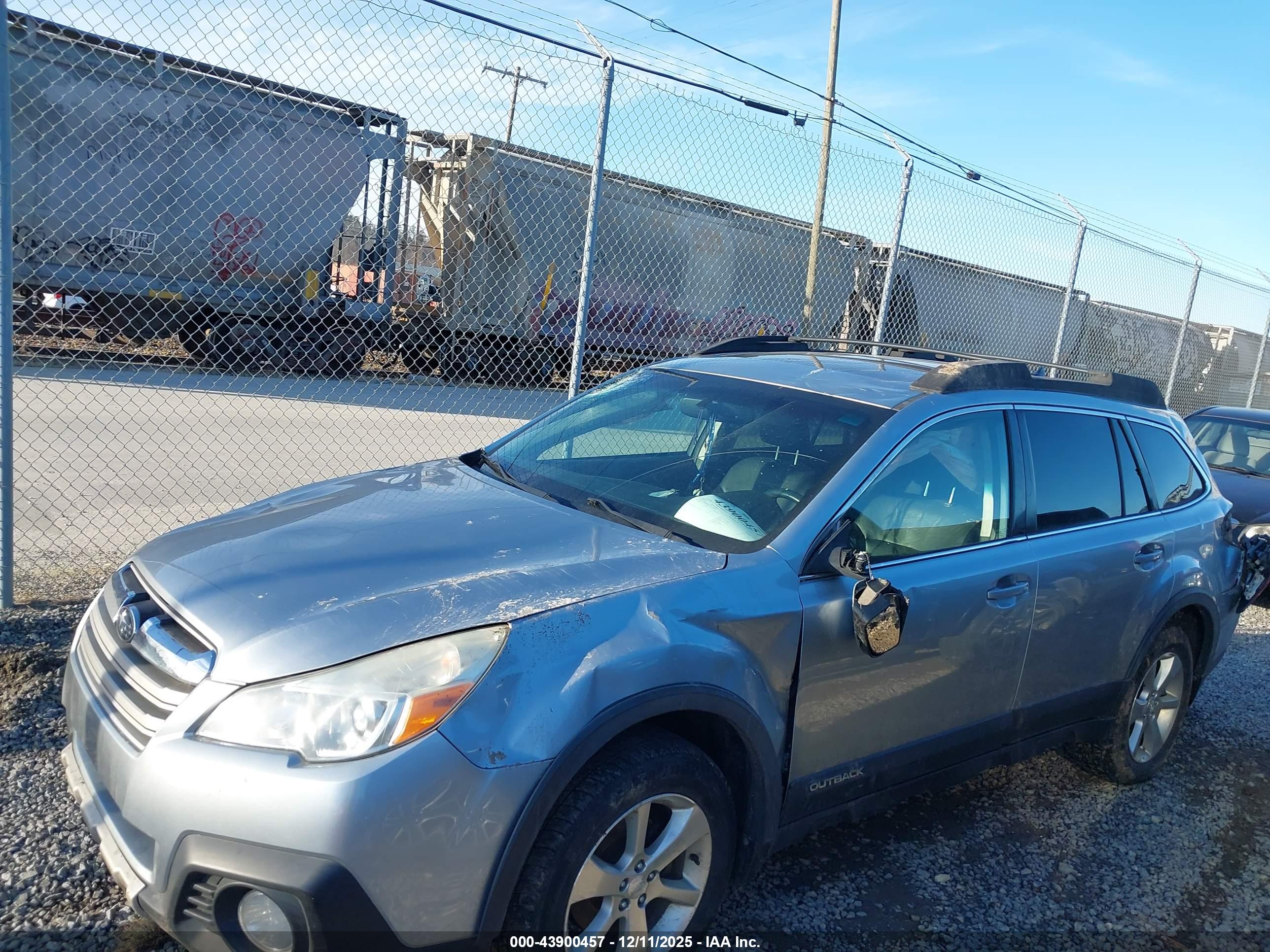 SUBARU OUTBACK image 6