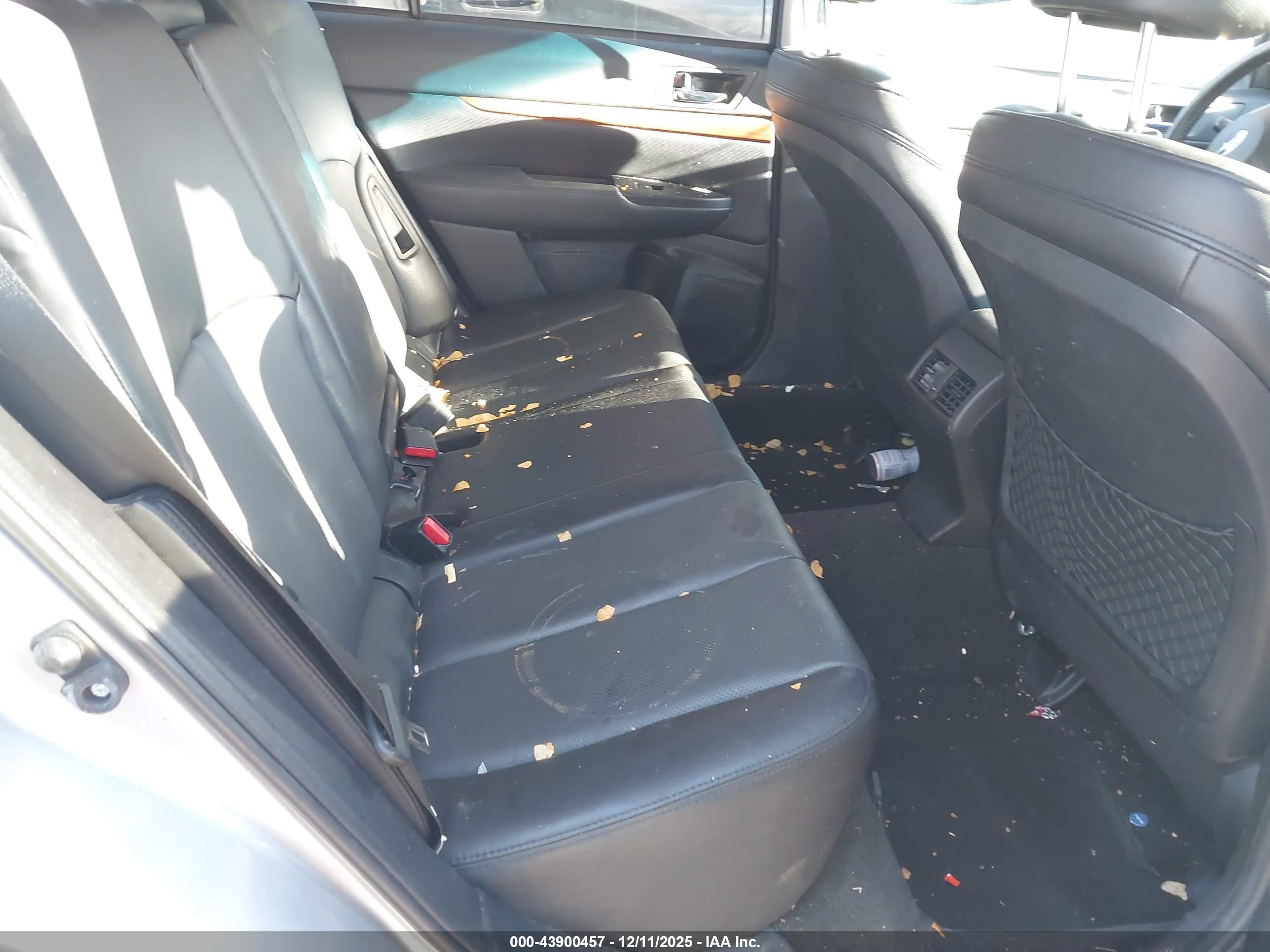 SUBARU OUTBACK image 8