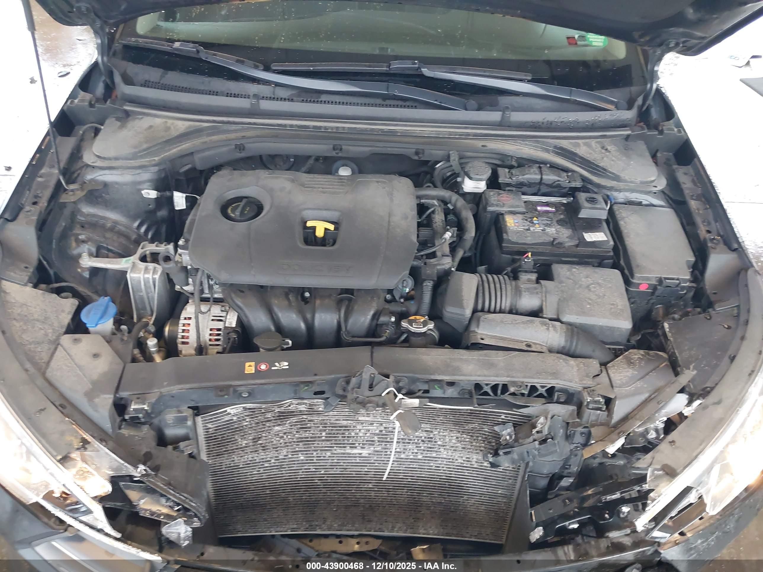 HYUNDAI ELANTRA image 10