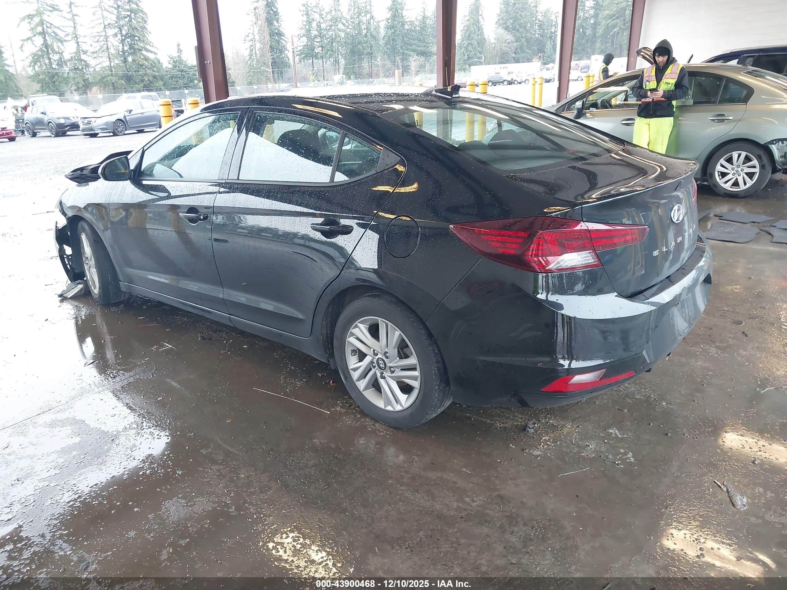 HYUNDAI ELANTRA image 3