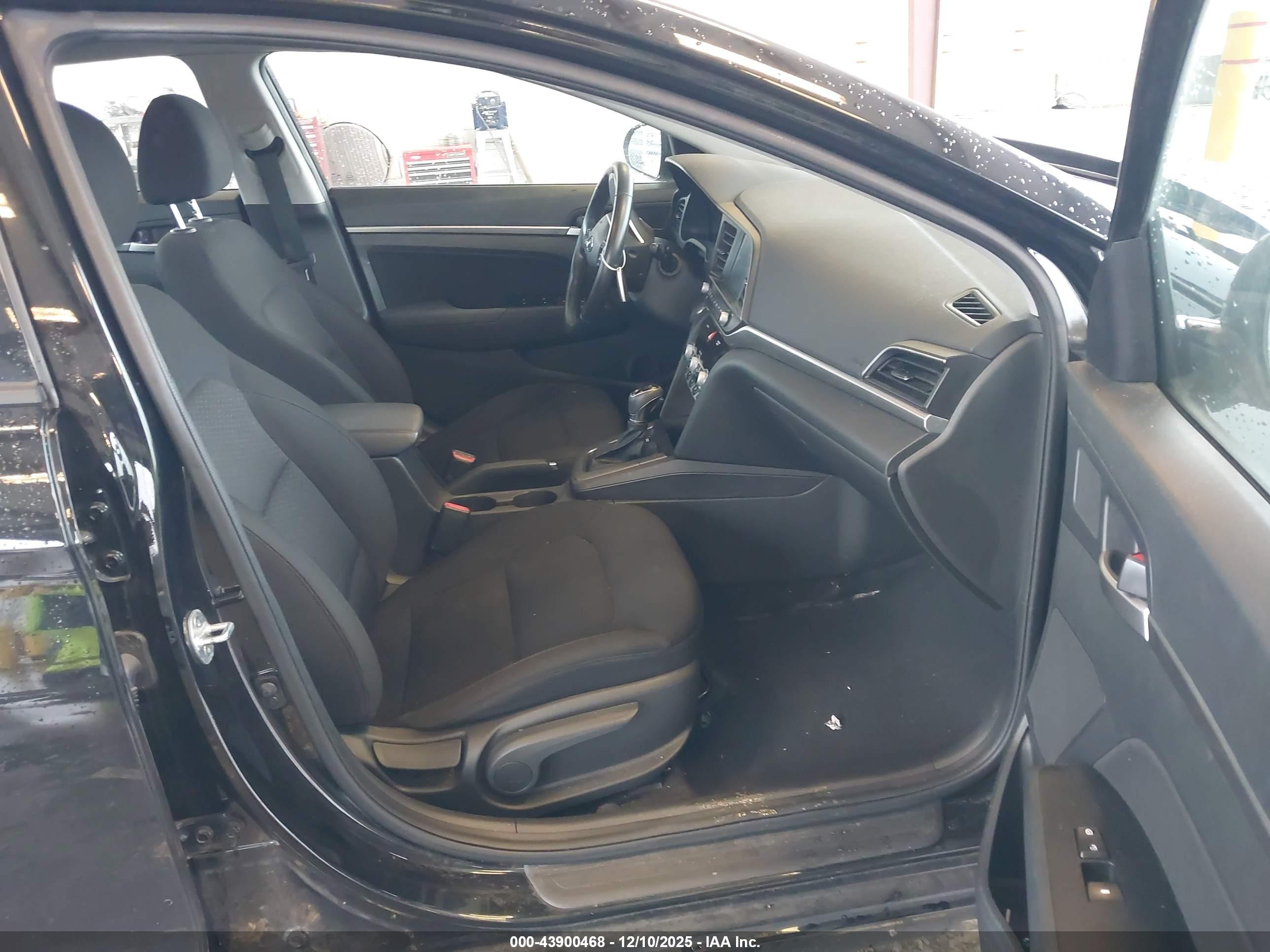 HYUNDAI ELANTRA image 5
