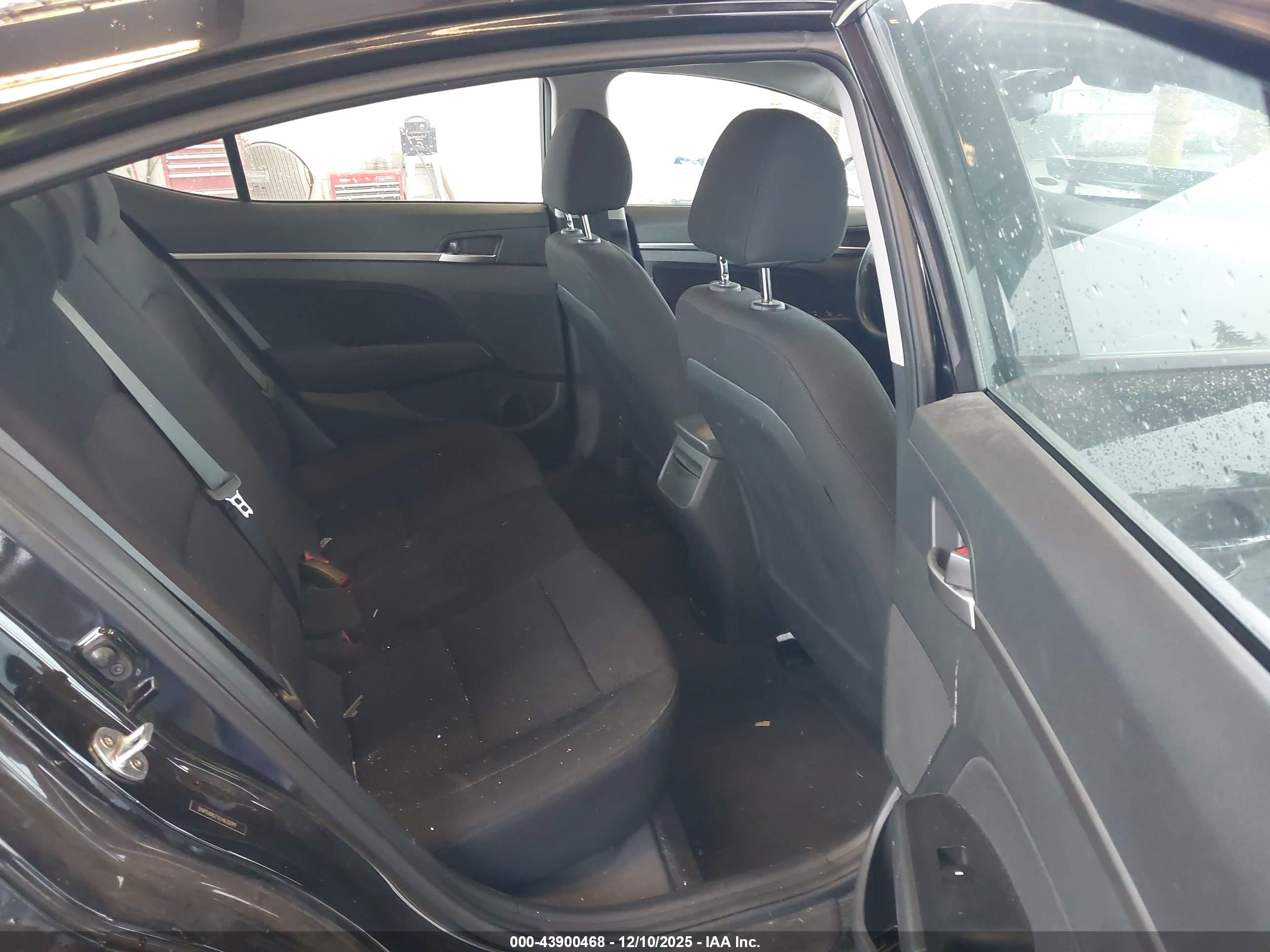 HYUNDAI ELANTRA image 8