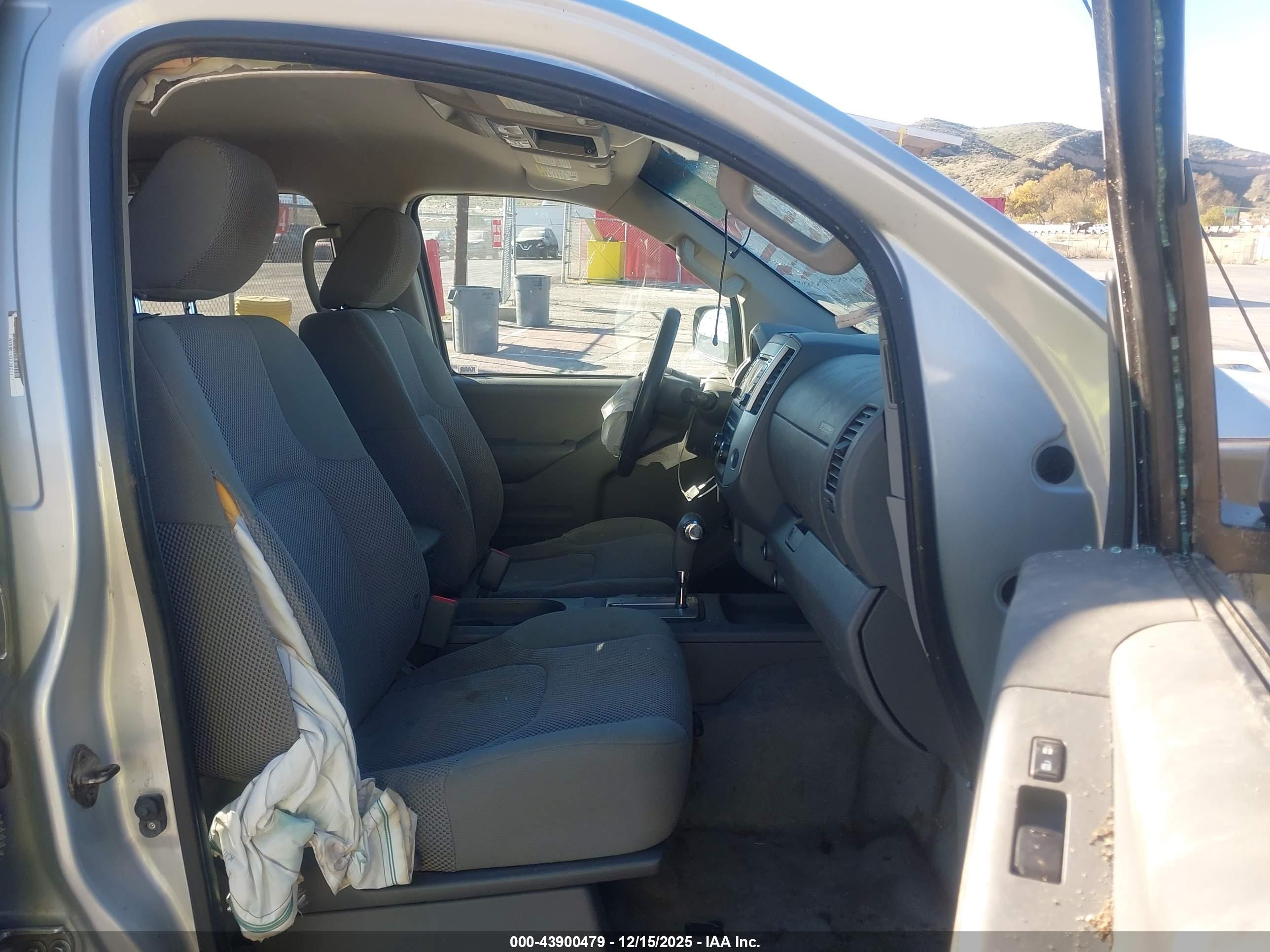 NISSAN FRONTIER image 5