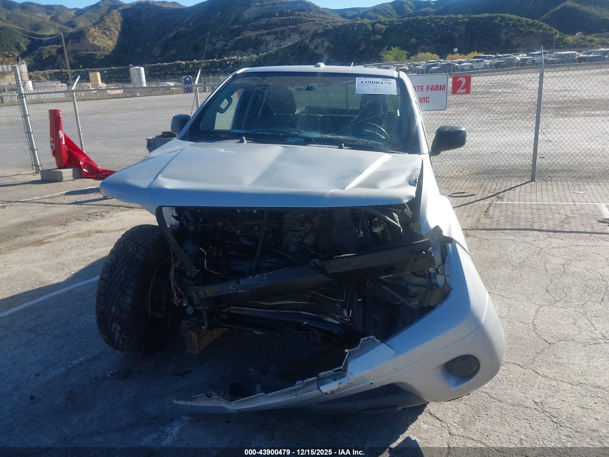 NISSAN FRONTIER image 6