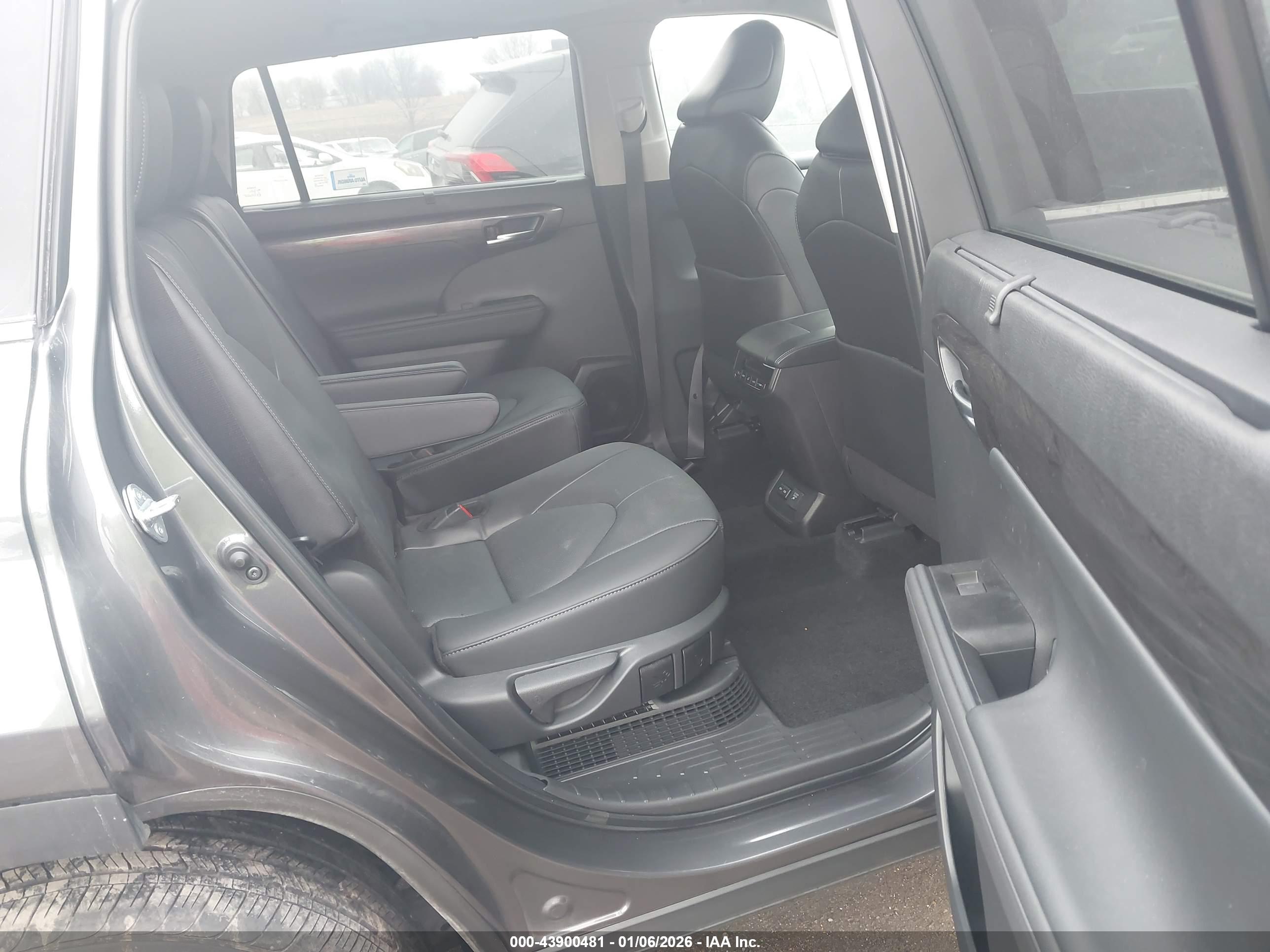 TOYOTA HIGHLANDER image 8