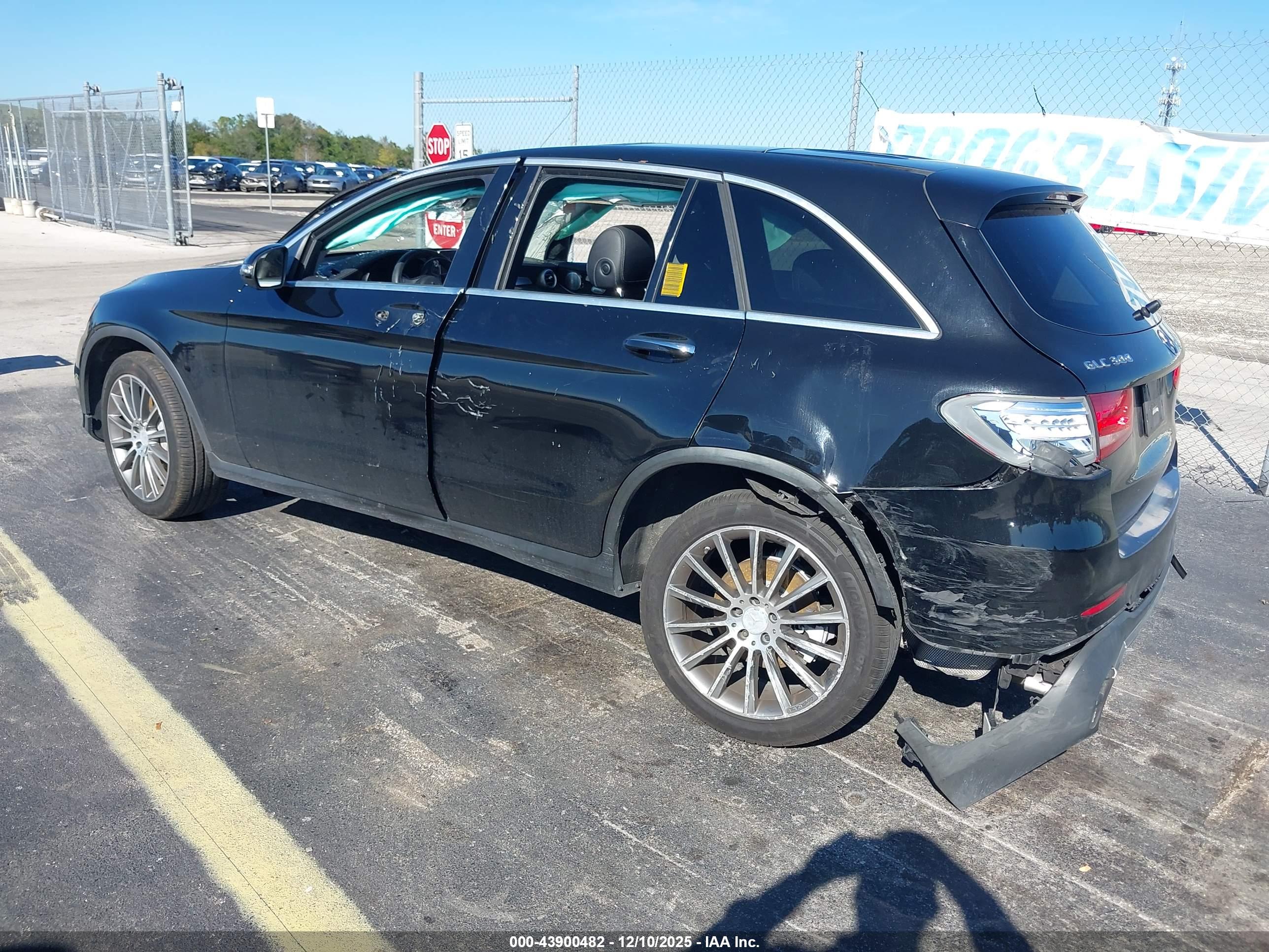 MERCEDES-BENZ GLC image 3