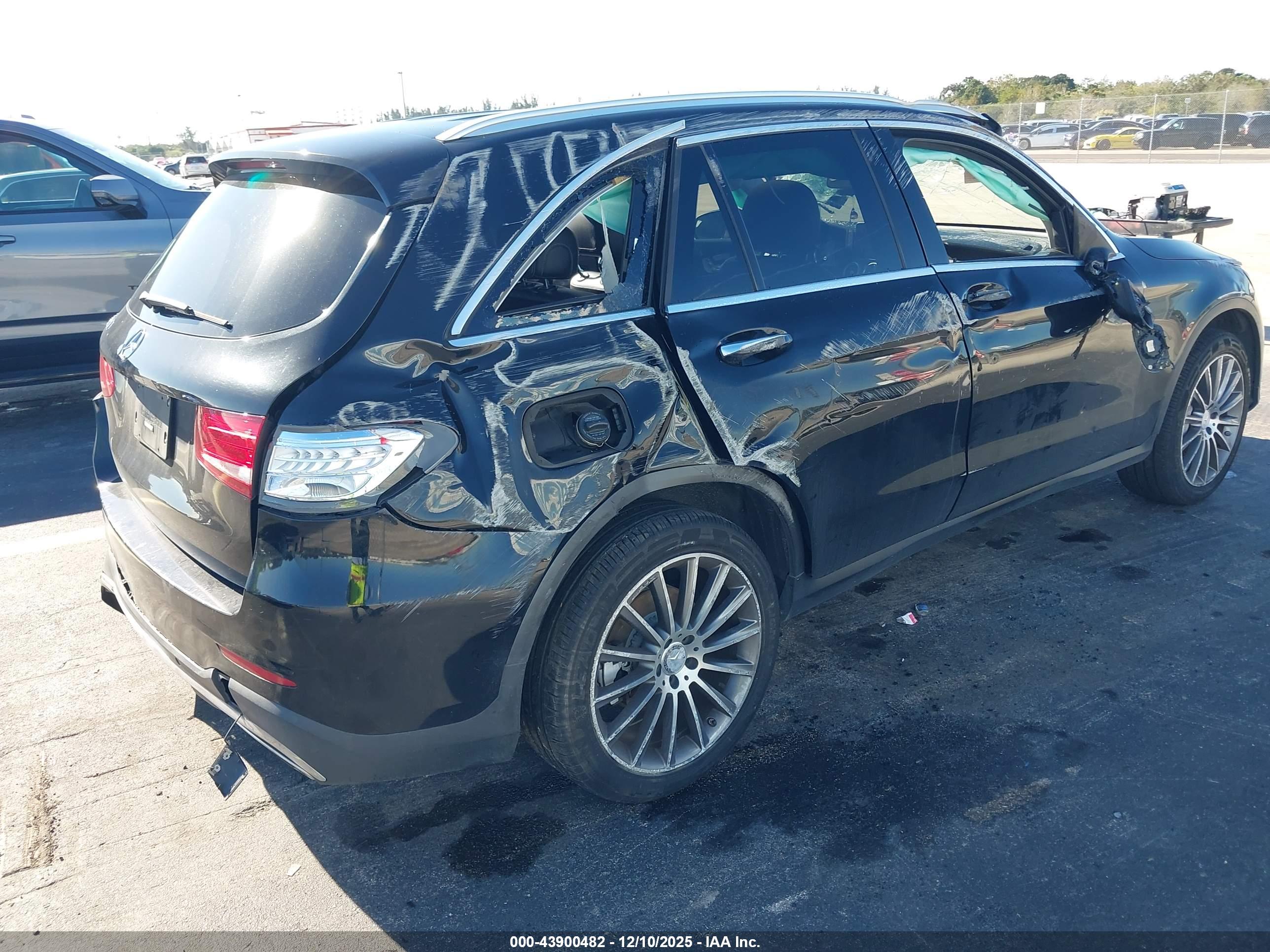 MERCEDES-BENZ GLC image 4