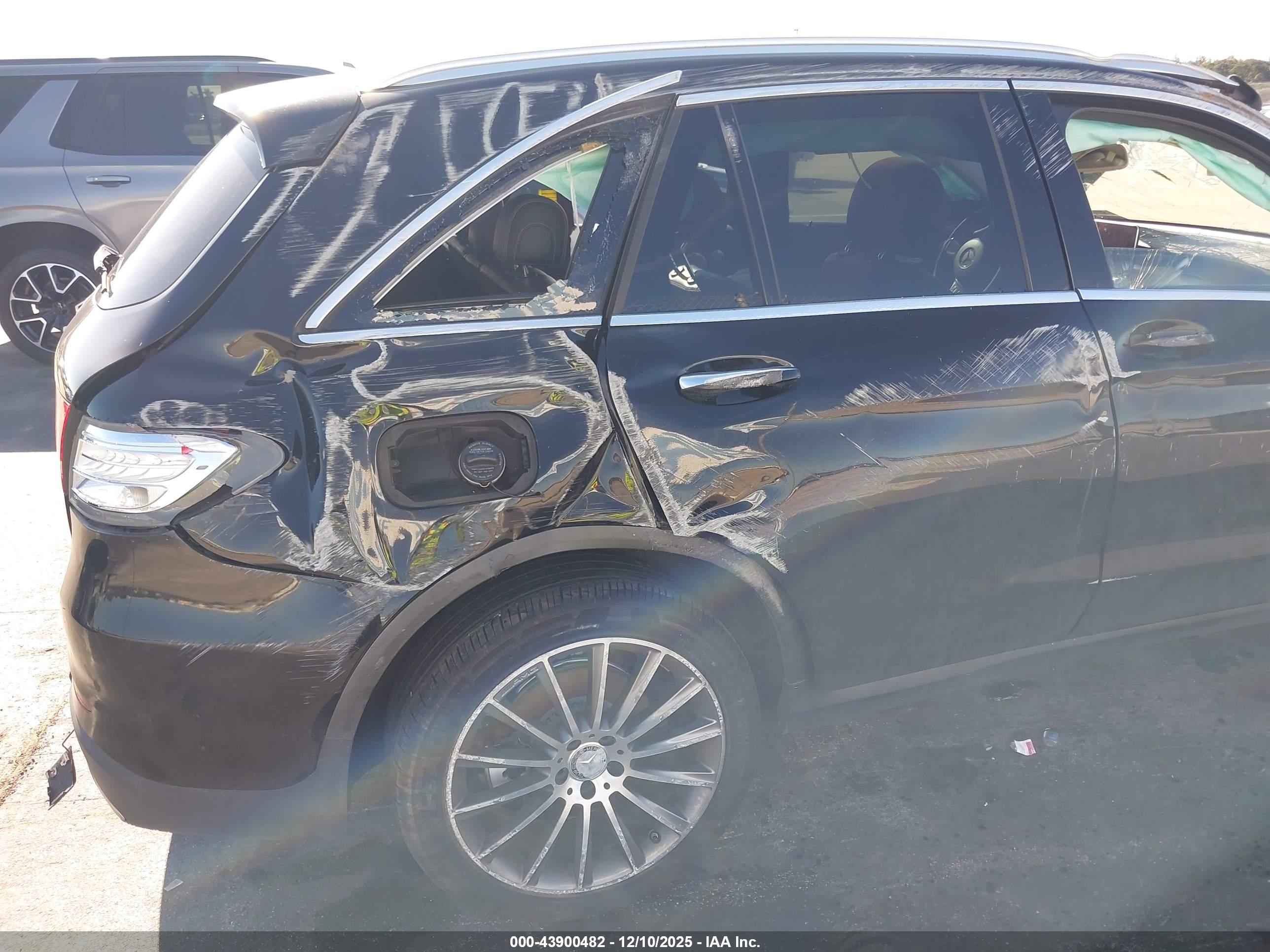 MERCEDES-BENZ GLC image 6