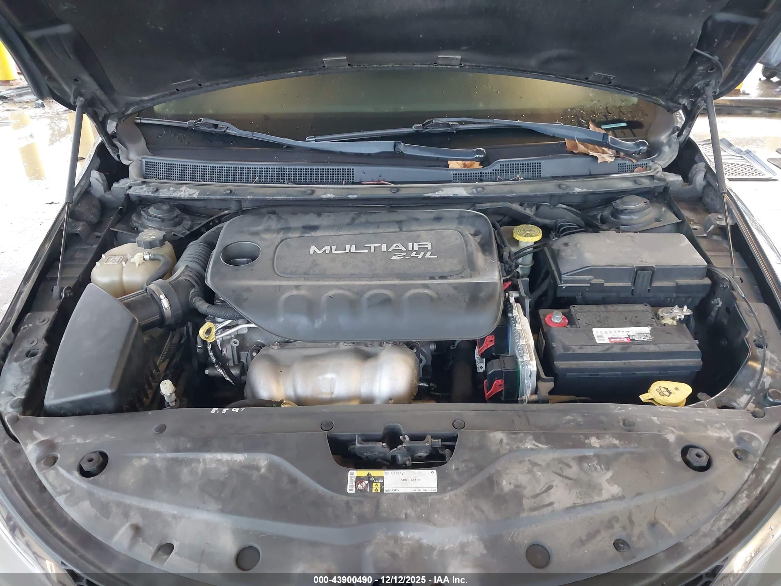 CHRYSLER 200 image 10