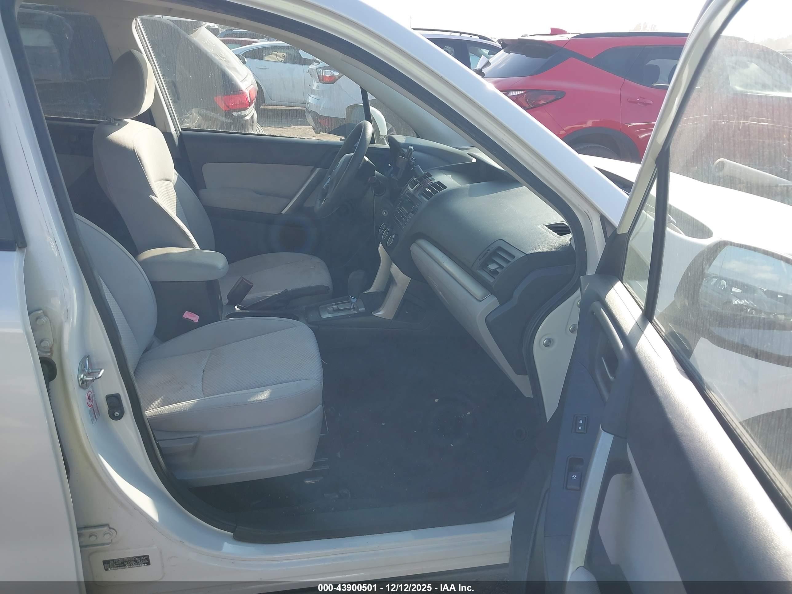 SUBARU FORESTER image 5