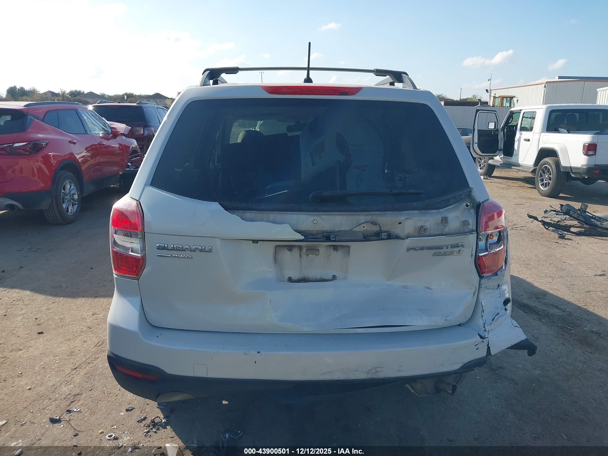 SUBARU FORESTER image 6