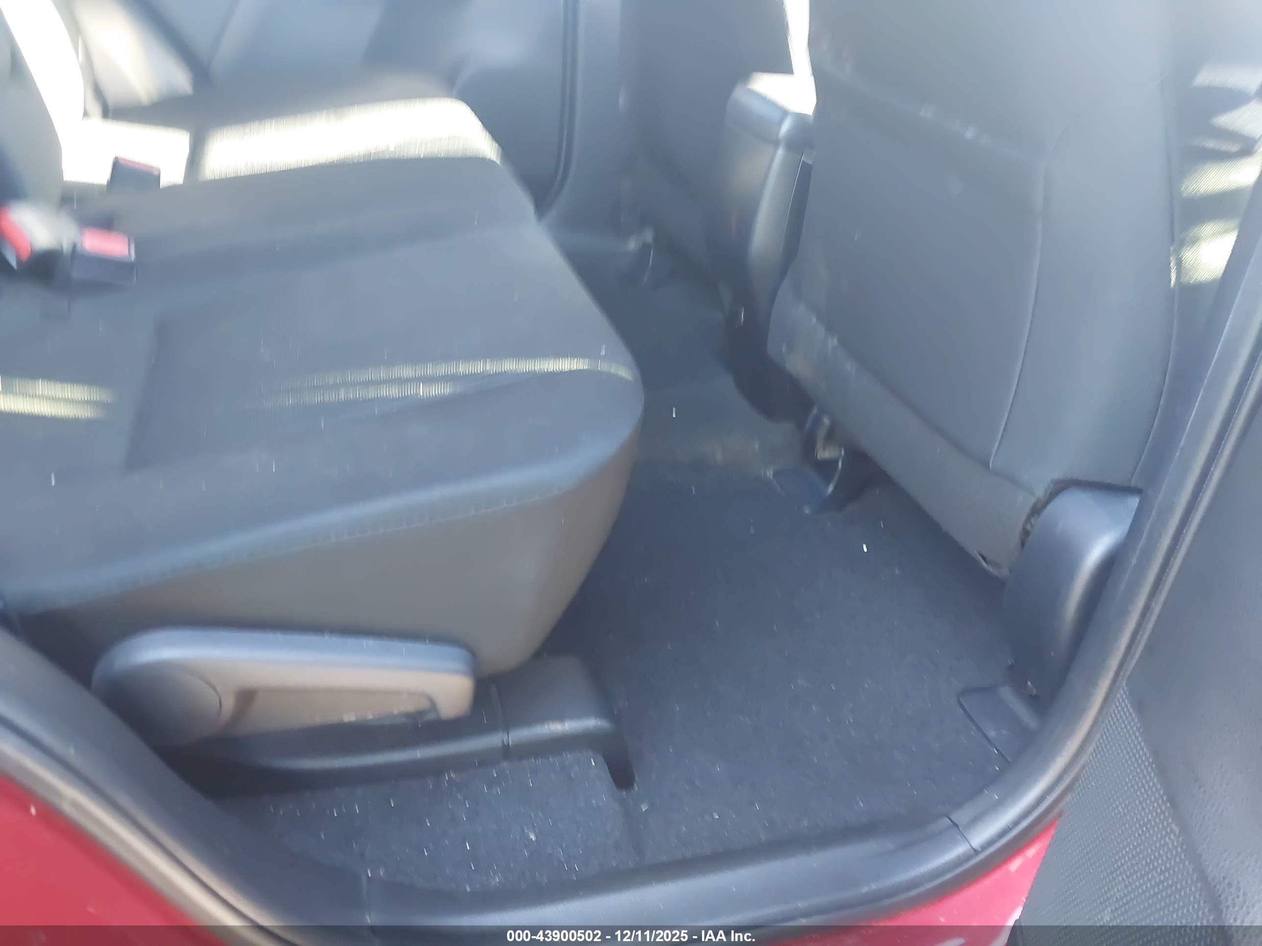 TOYOTA RAV4 image 8