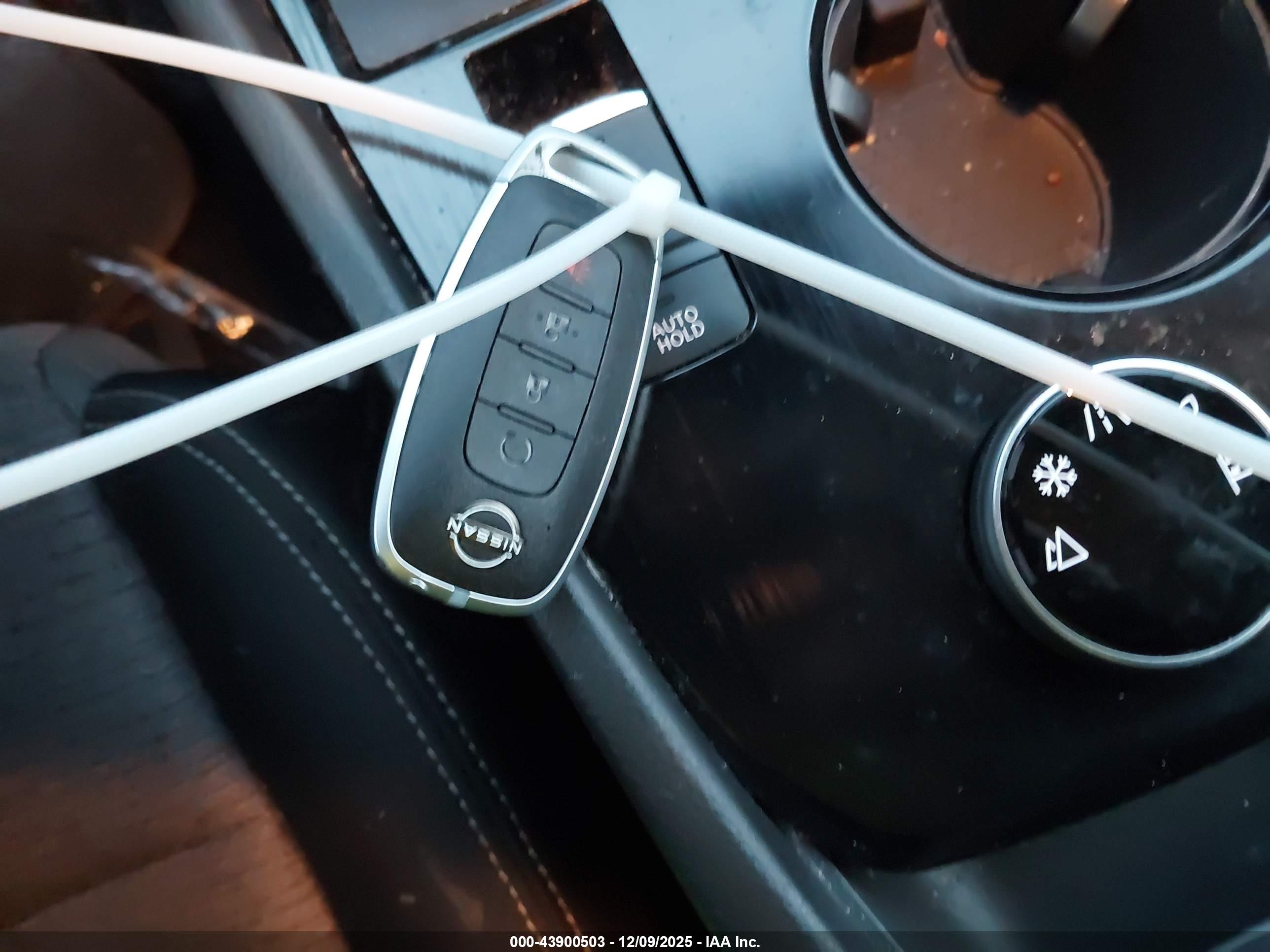 NISSAN ROGUE image 11