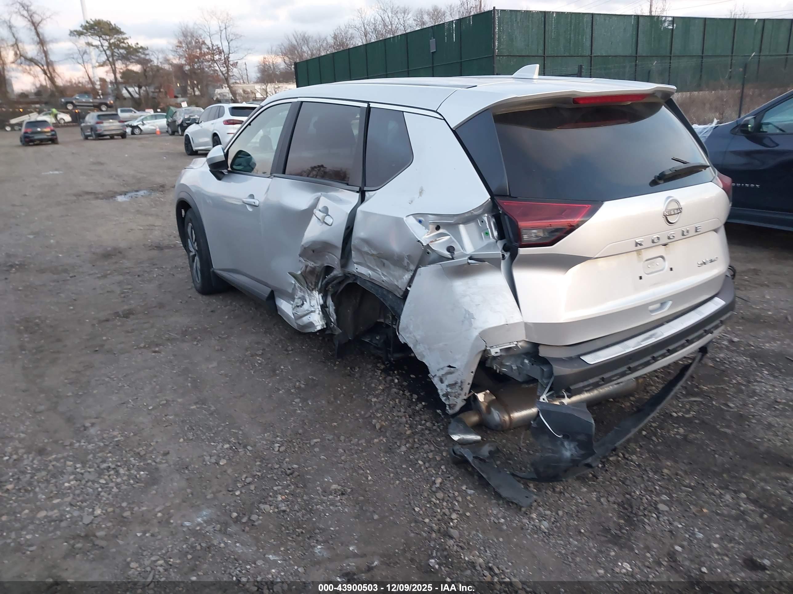 NISSAN ROGUE image 3
