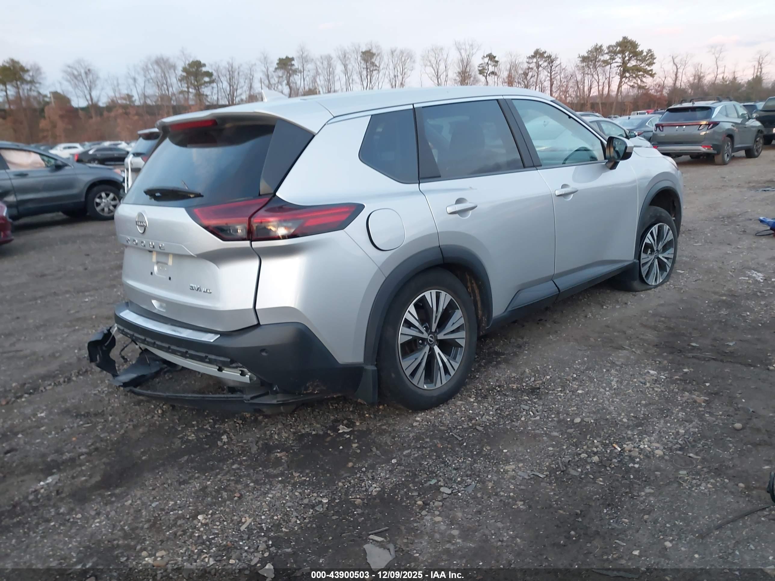 NISSAN ROGUE image 4
